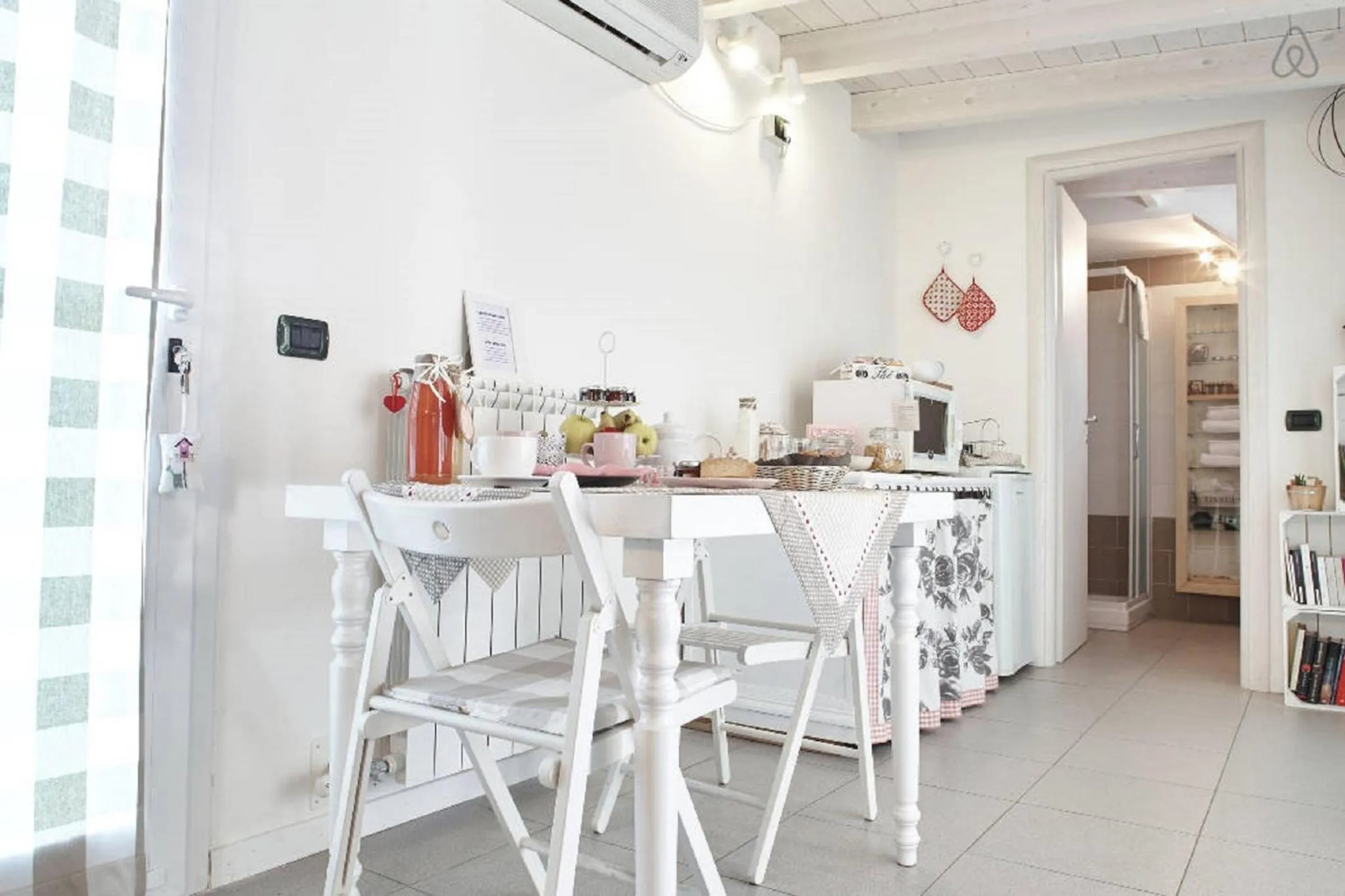 Dining area in Casetta Bianca B&B