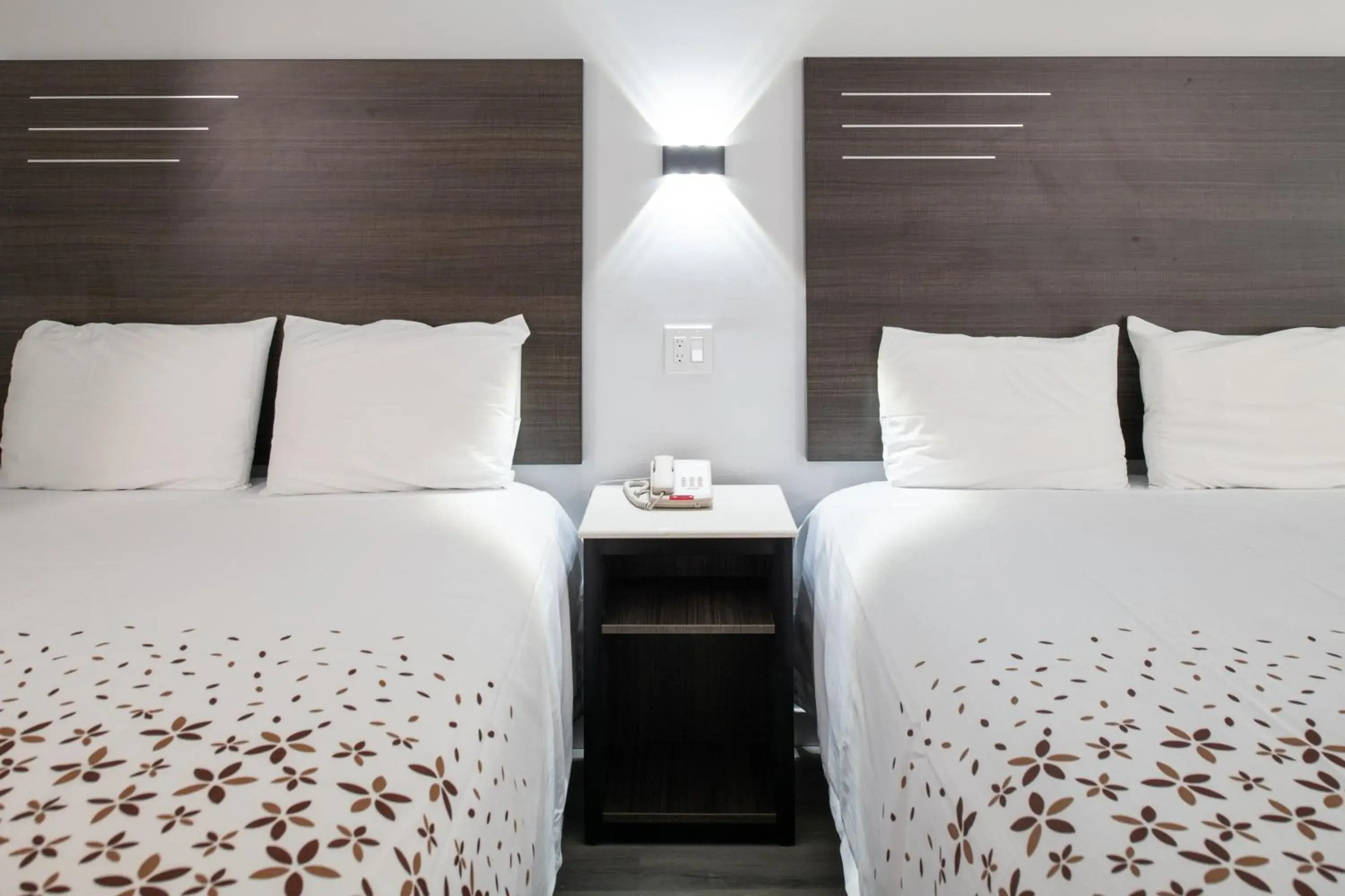 Deluxe Double Room (2 Adults + 1 Child) in beach inn motel Deluxe Double Room (2 Adults + 1 Child) in beach inn motel