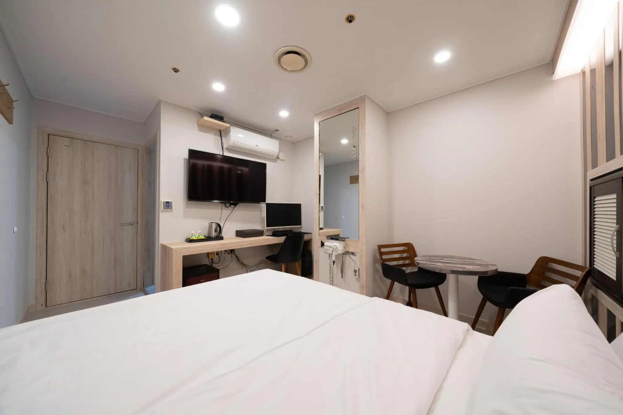 Decorative detail, Bed in Hwajeong Jun Hotel