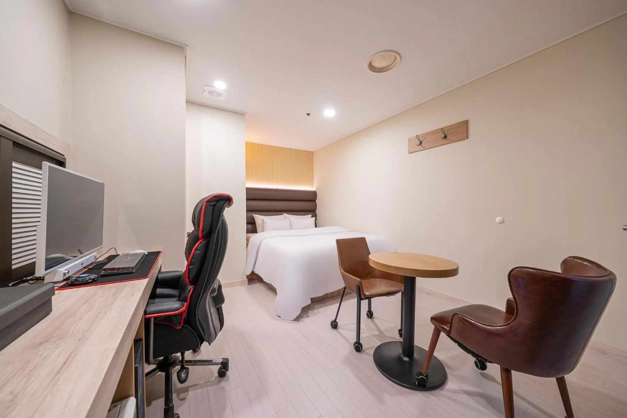 Bed in Hwajeong Jun Hotel