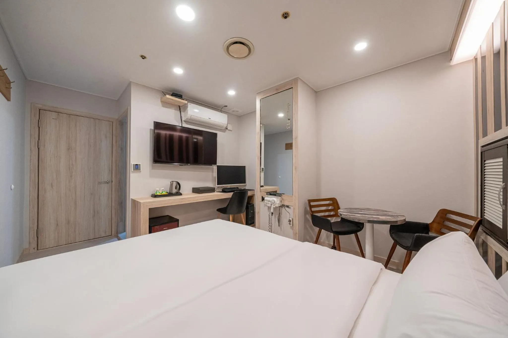 Bed in Hwajeong Jun Hotel