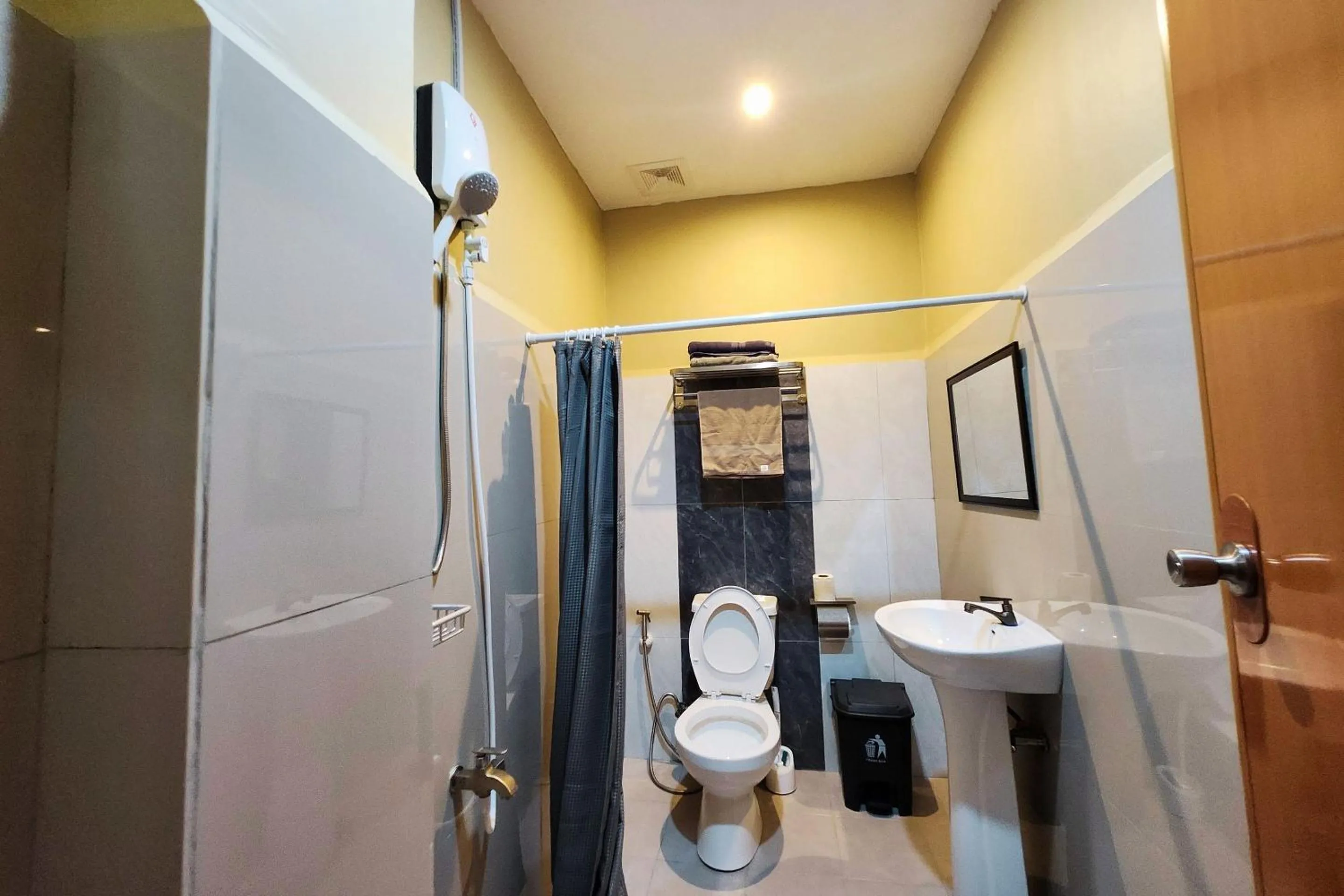 Freddo Studio Apartelle