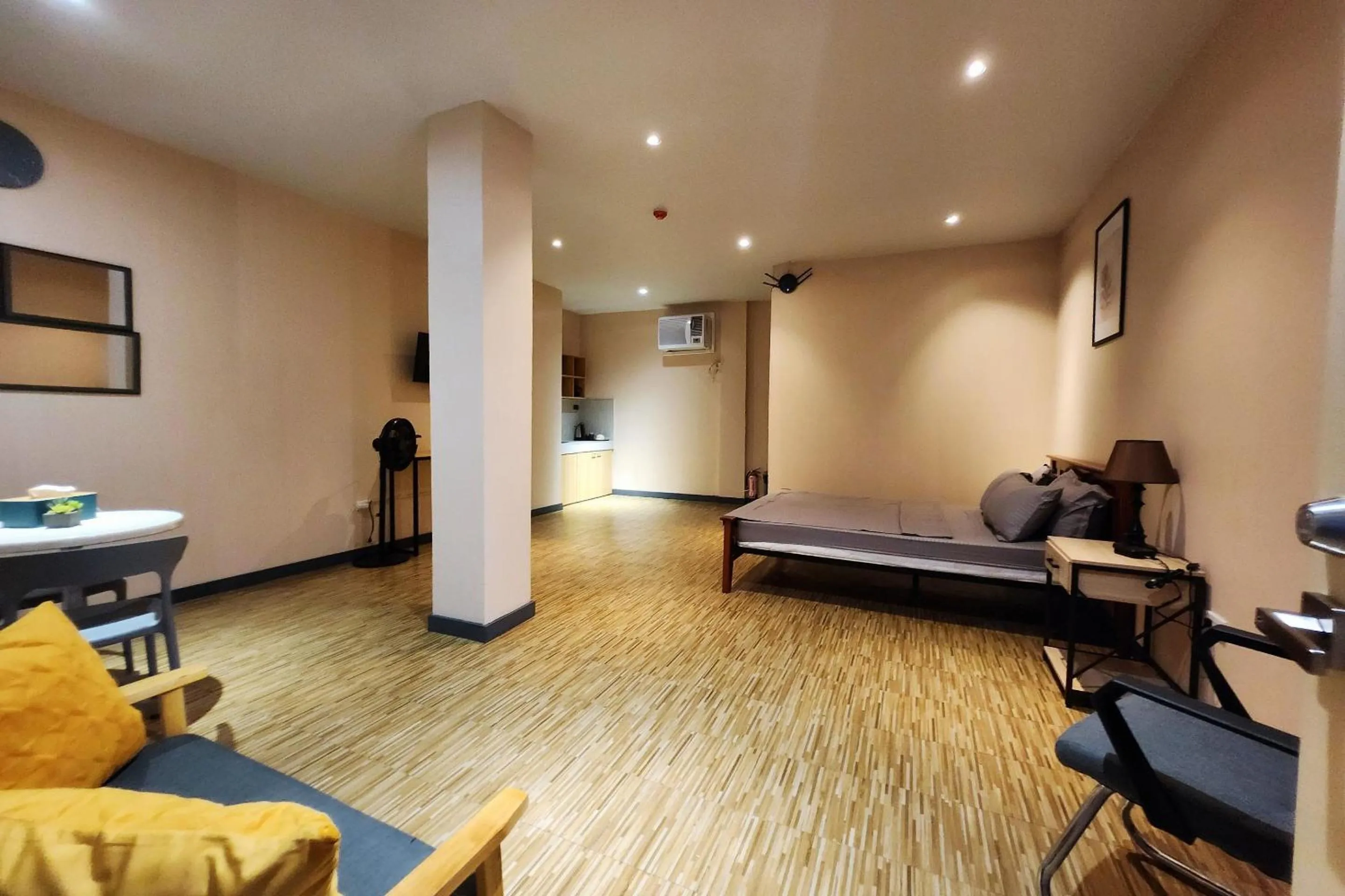 Freddo Studio Apartelle