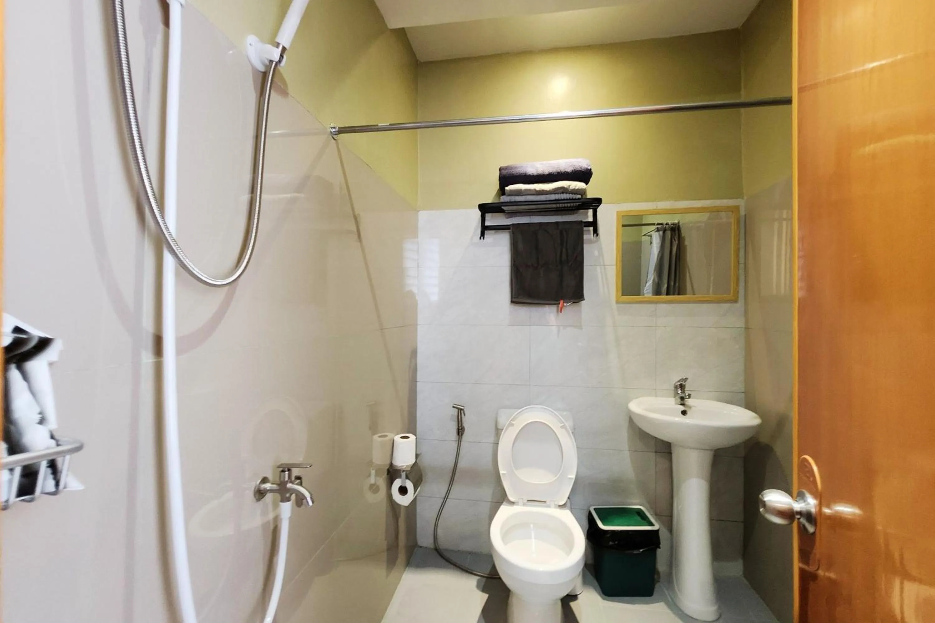 Freddo Studio Apartelle