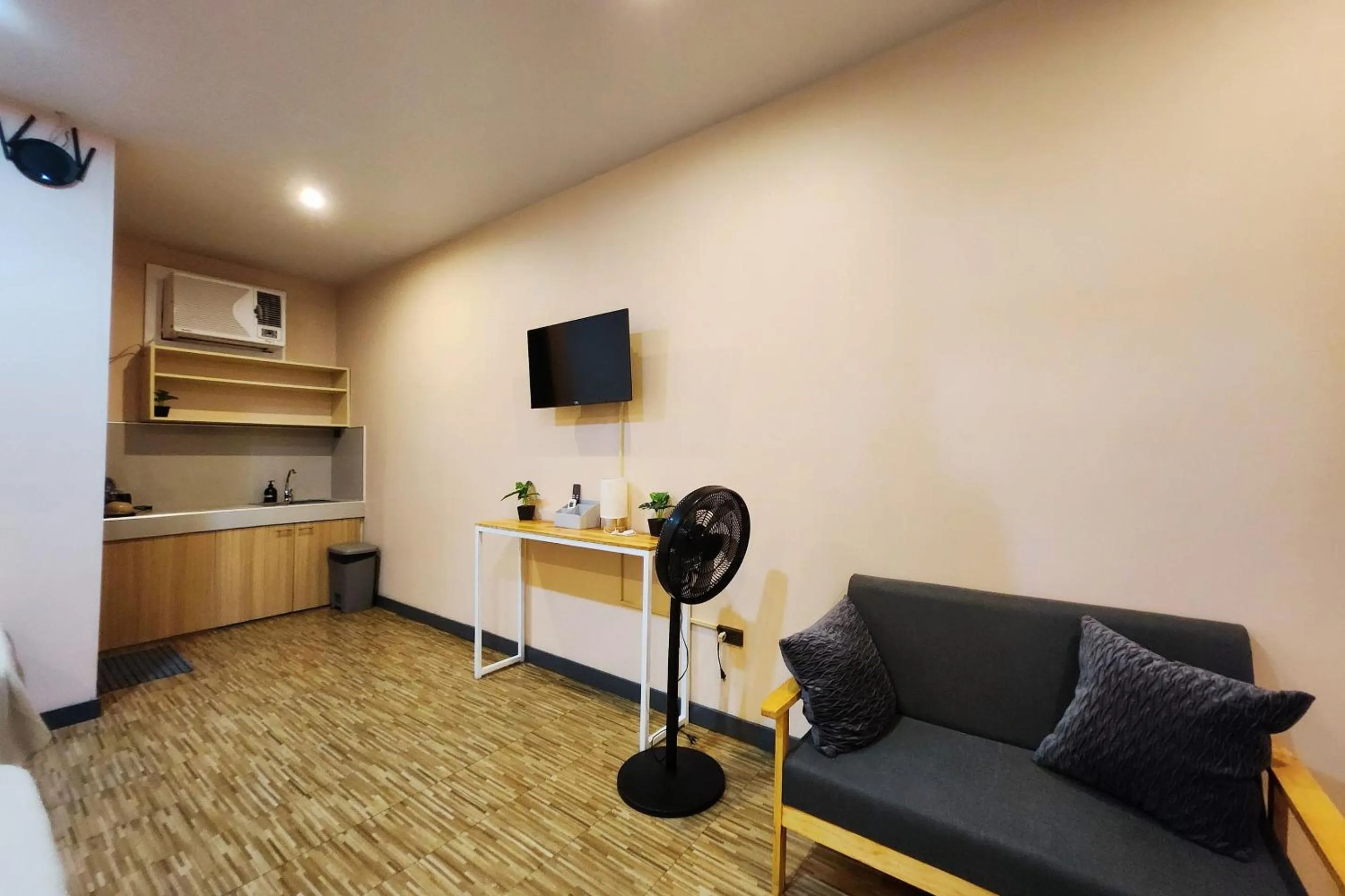 Freddo Studio Apartelle