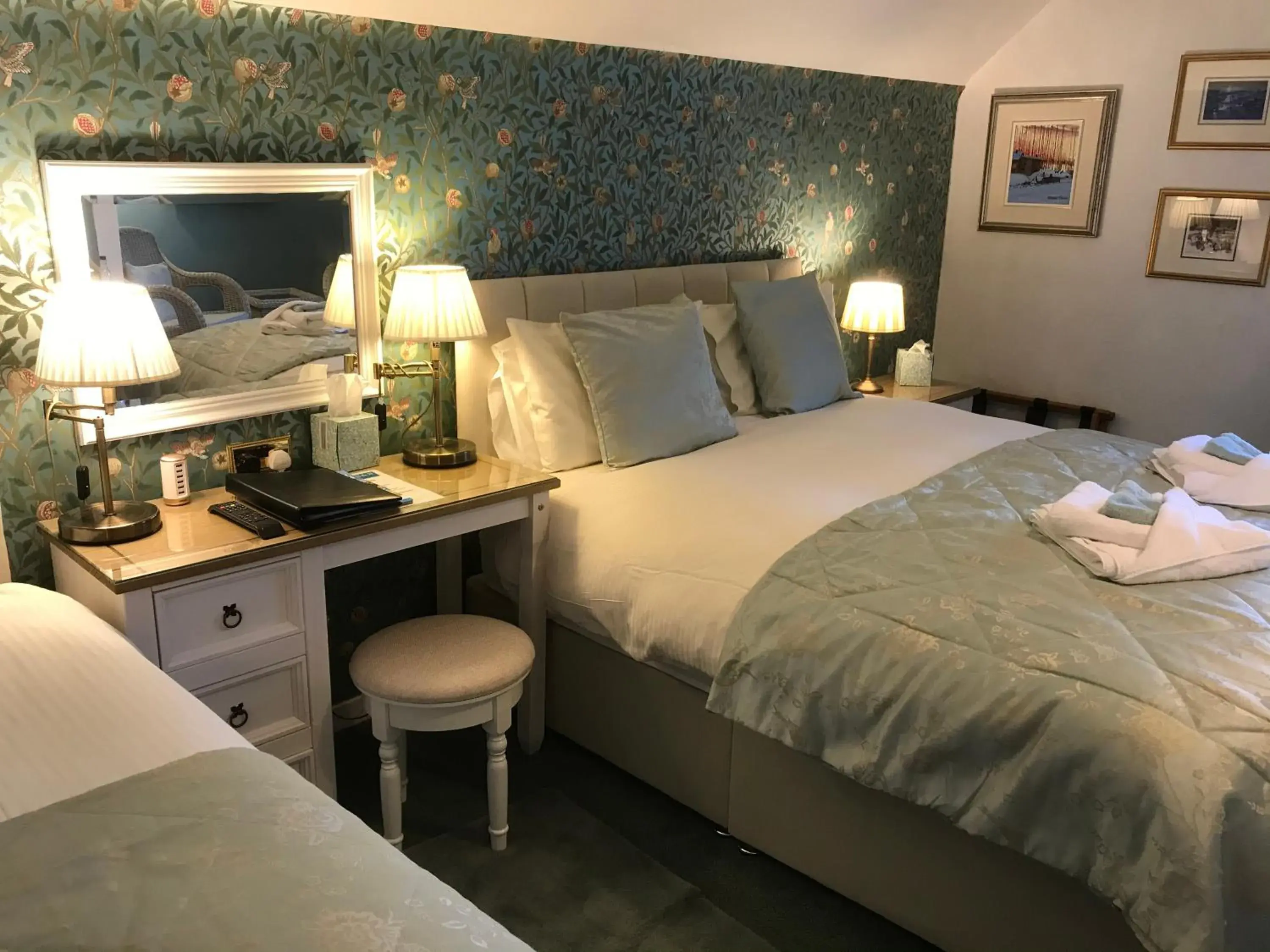 Family Room - single occupancy in Castlecroft Bed and Breakfast Family Room - single occupancy in Castlecroft Bed and Breakfast