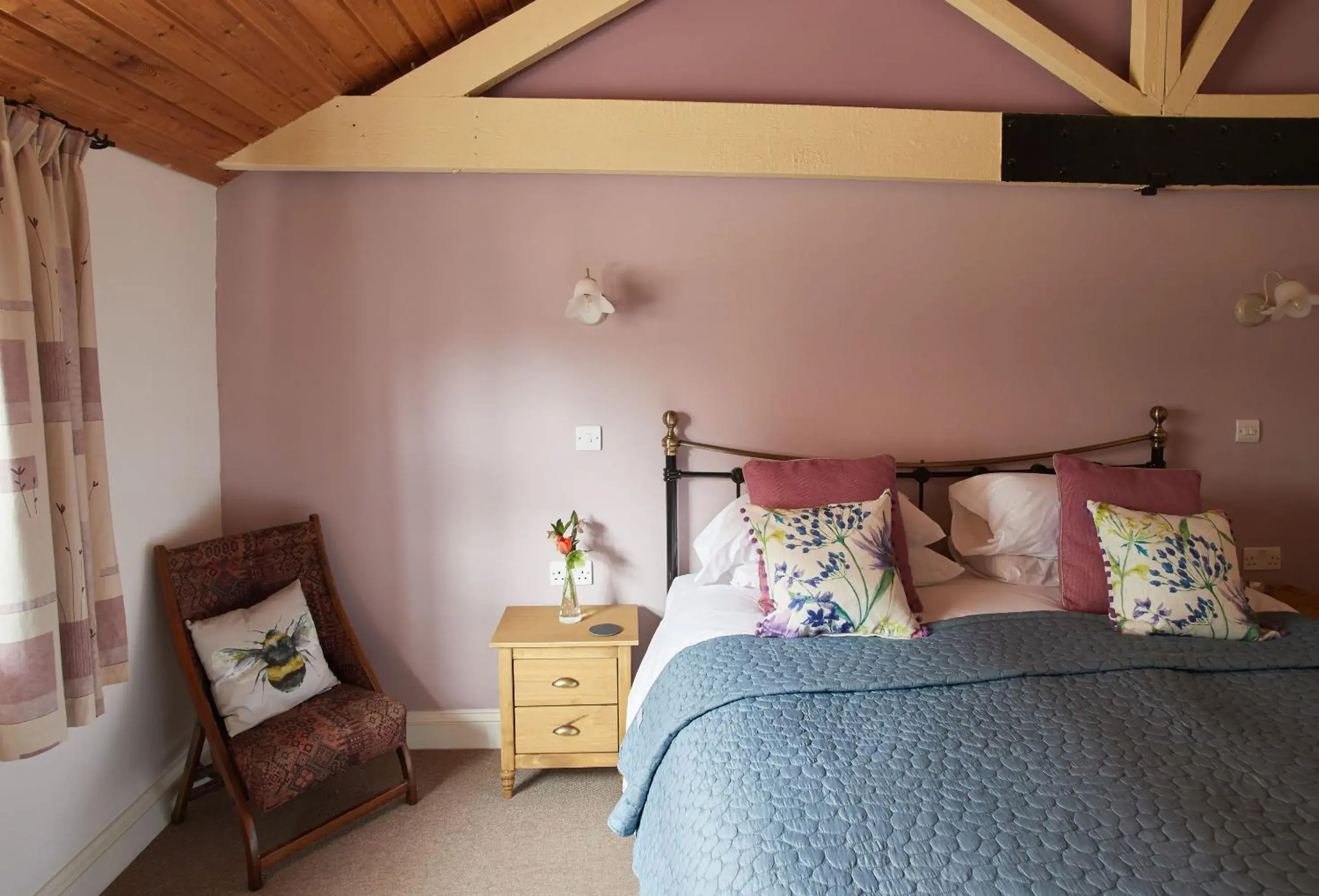 King Room - single occupancy in Dairy Barns King Room - single occupancy in Dairy Barns