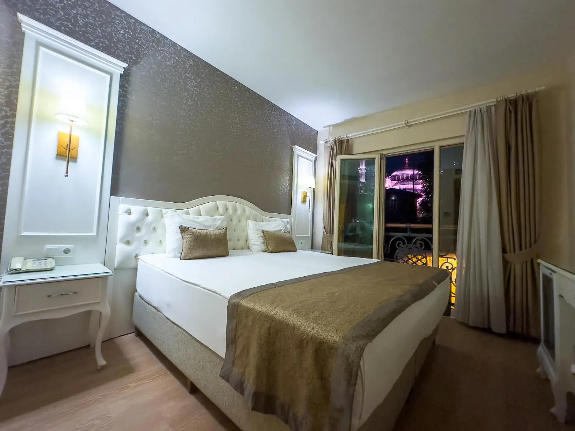 Bed in Sarnic Hotel & Sarnic Premier Hotel(Ottoman Mansion) Bed in Sarnic Hotel & Sarnic Premier Hotel(Ottoman Mansion)