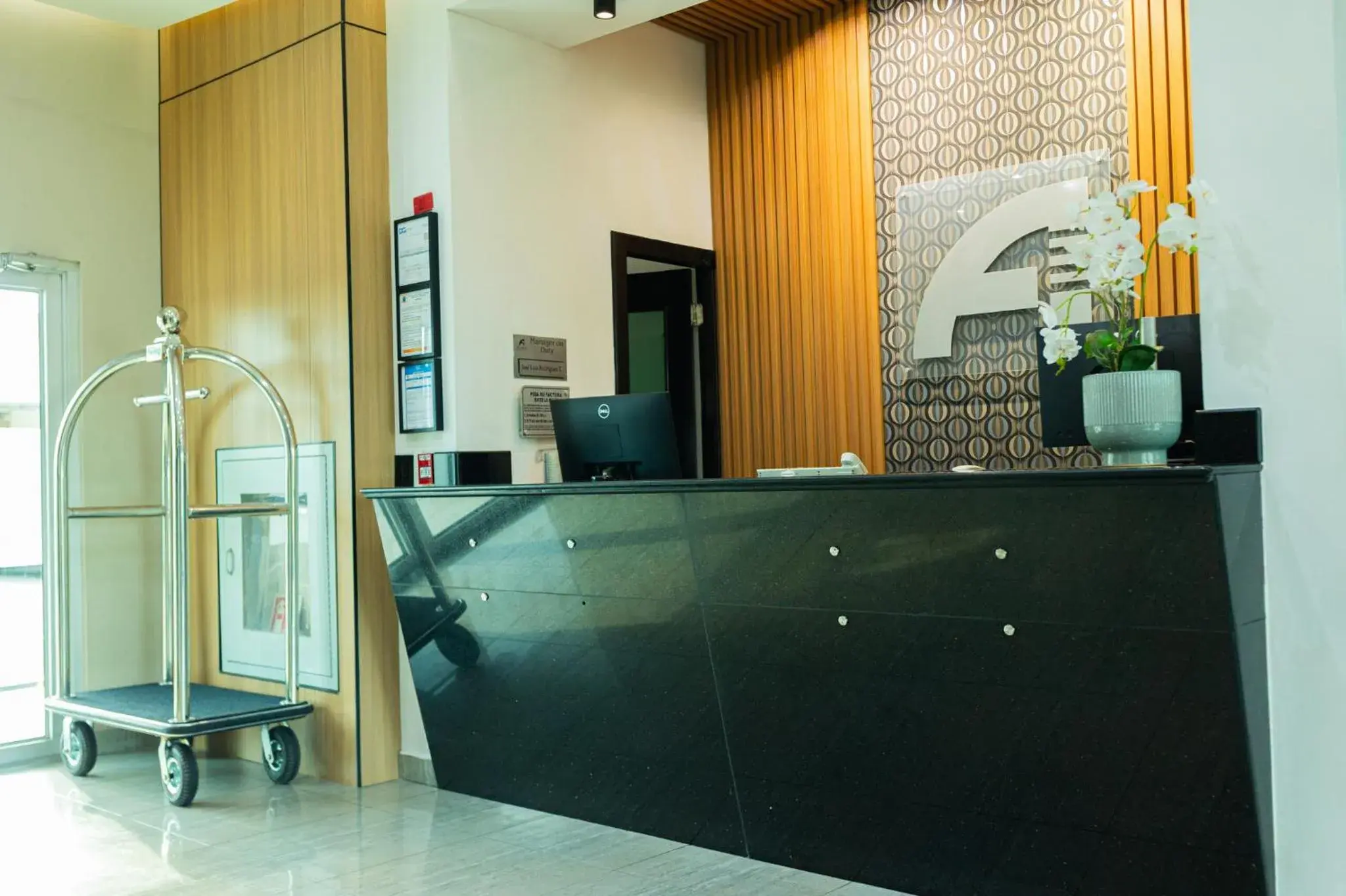 Lobby or reception in Aranjuez Hotel & Suites Lobby or reception in Aranjuez Hotel & Suites