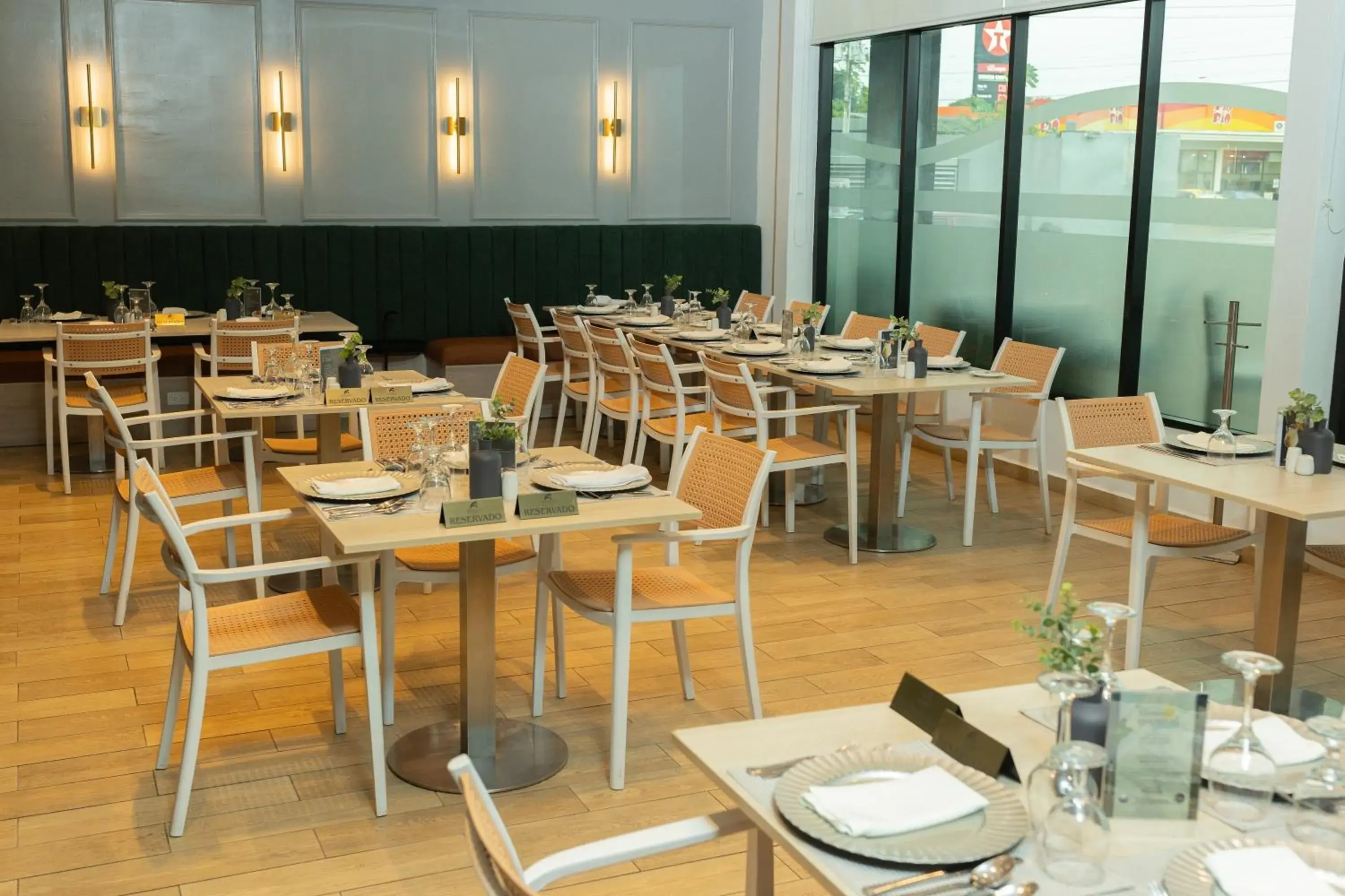 Restaurant/places to eat in Aranjuez Hotel & Suites Restaurant/places to eat in Aranjuez Hotel & Suites