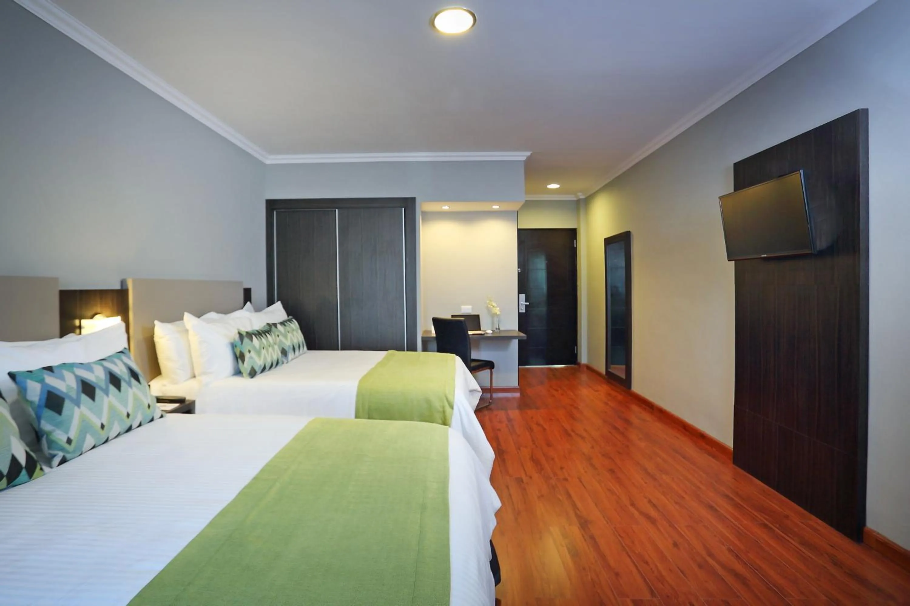 Photo of the whole room, Bed in Aranjuez Hotel & Suites