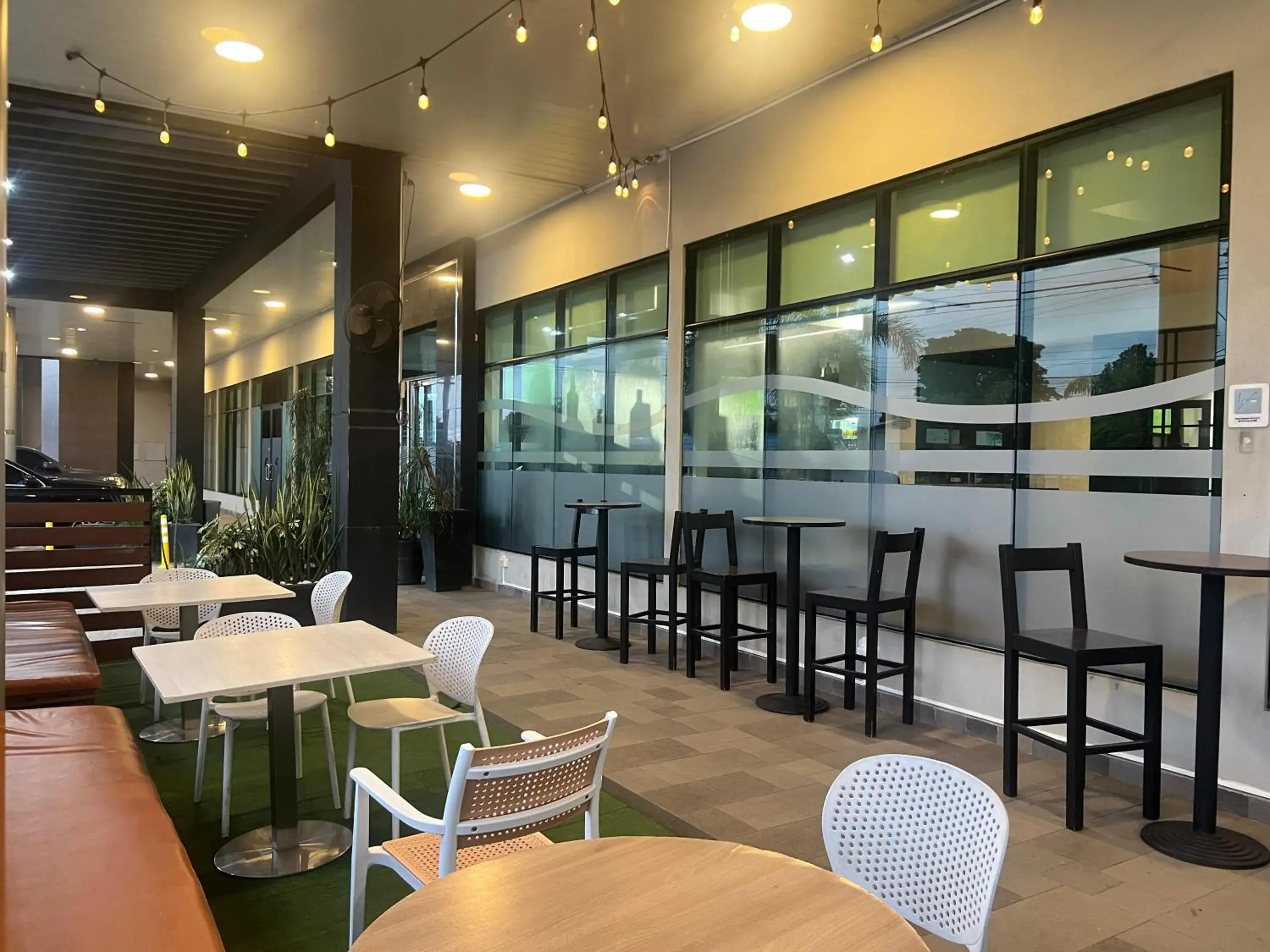 Restaurant/places to eat in Aranjuez Hotel & Suites Restaurant/places to eat in Aranjuez Hotel & Suites