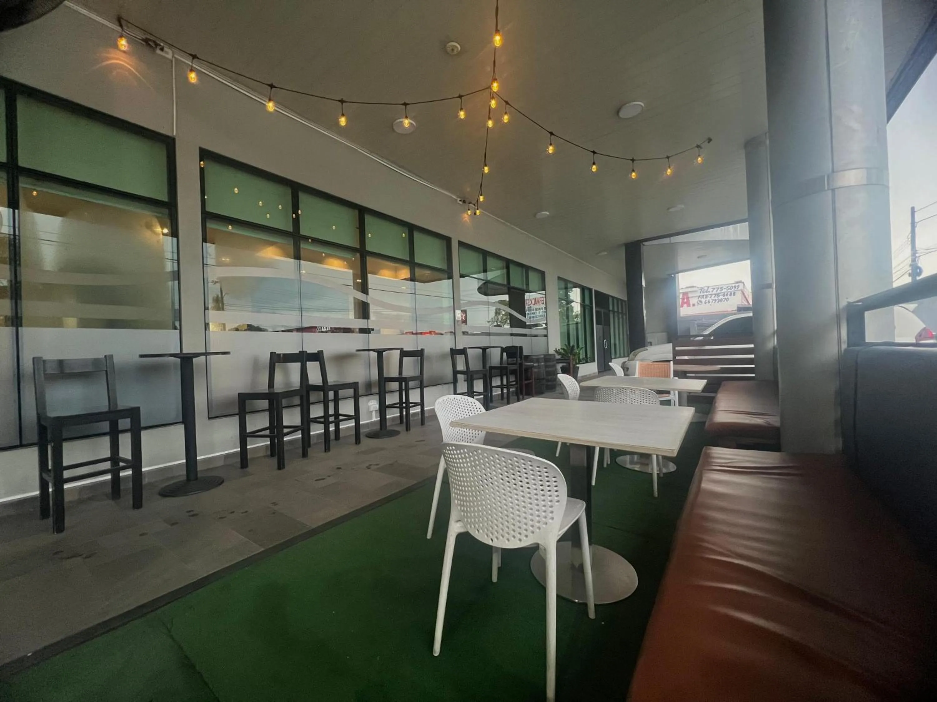 Restaurant/places to eat in Aranjuez Hotel & Suites