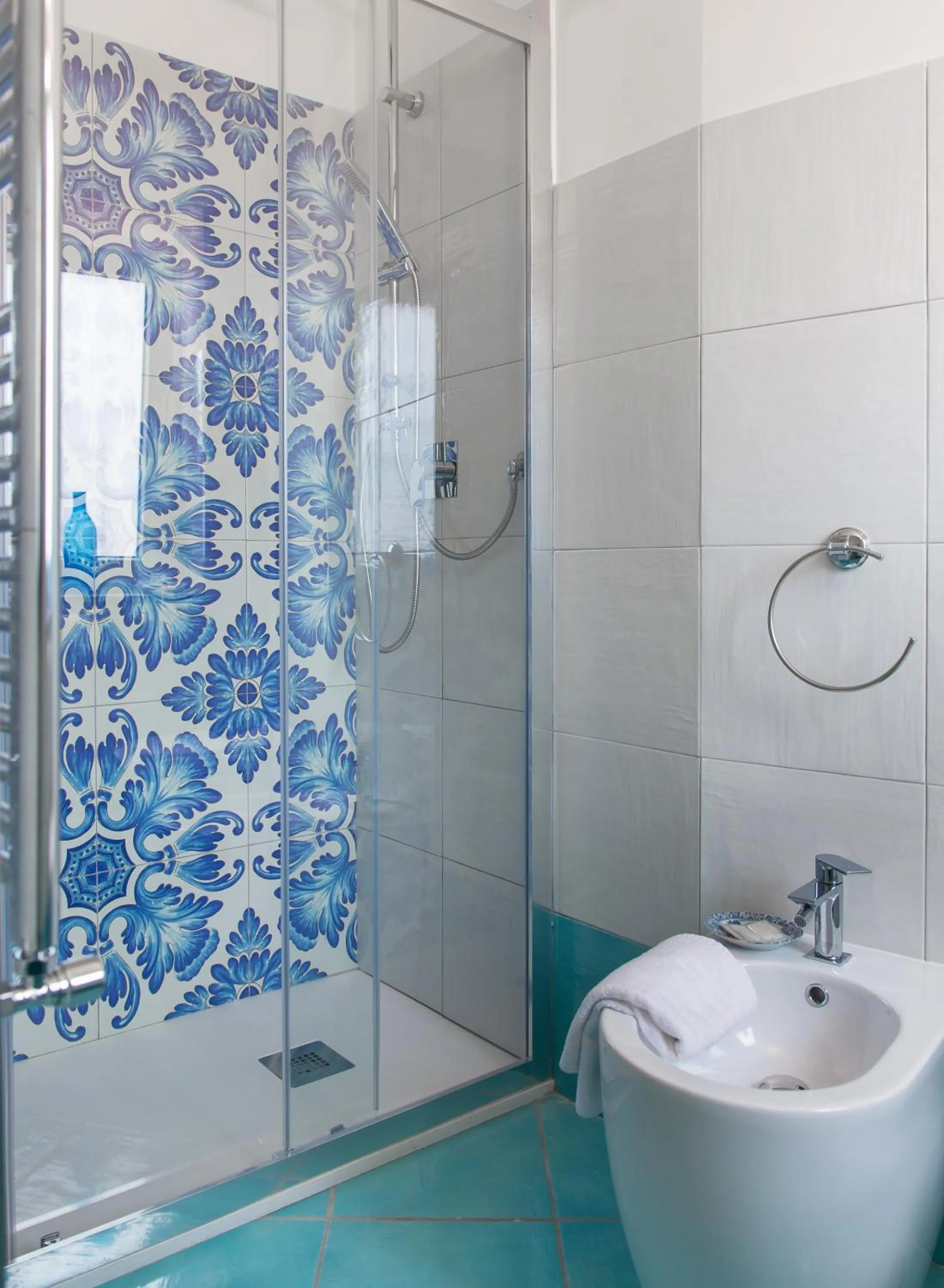 Shower in Villa Fontana Limite