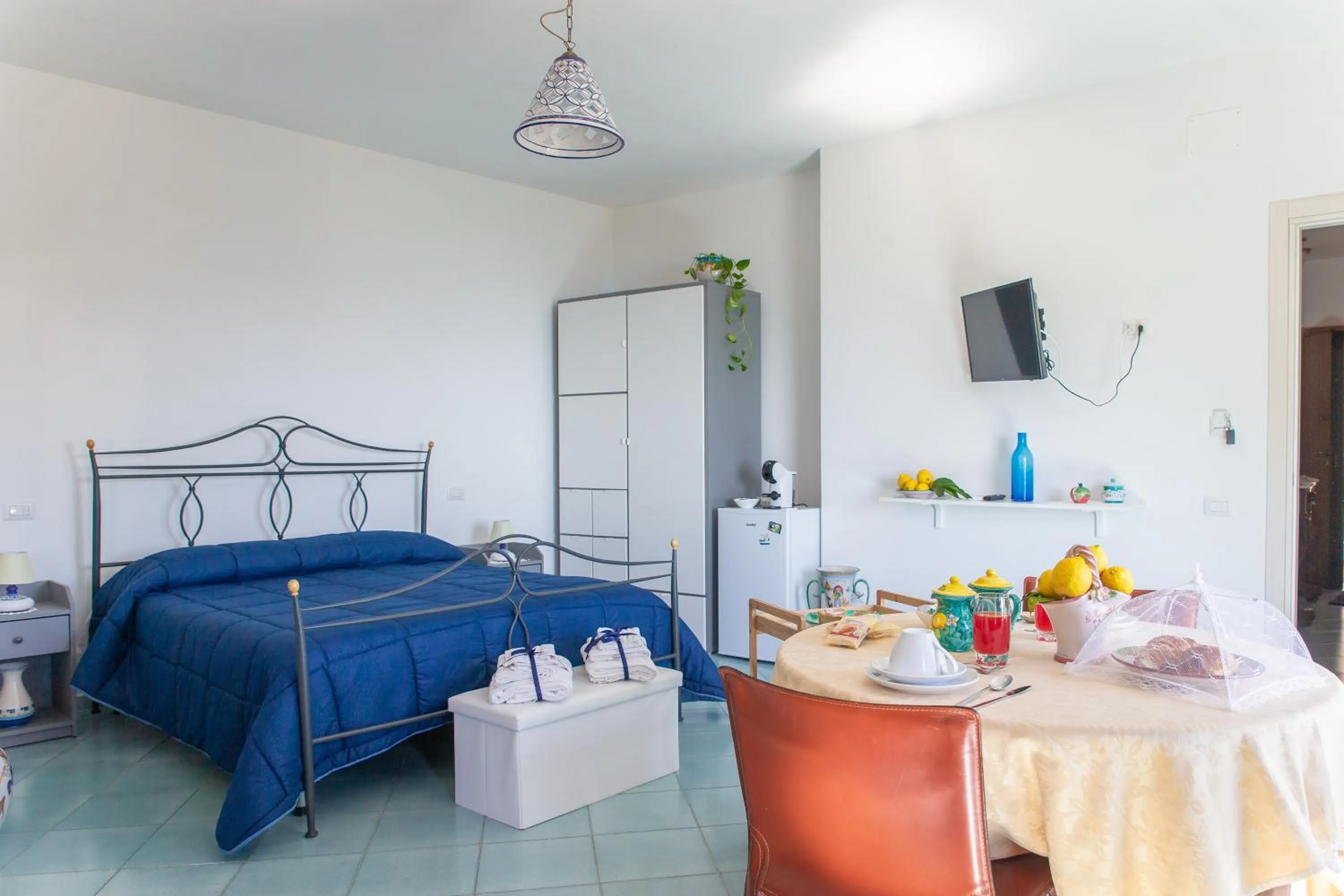 Photo of the whole room, Bed in Villa Fontana Limite