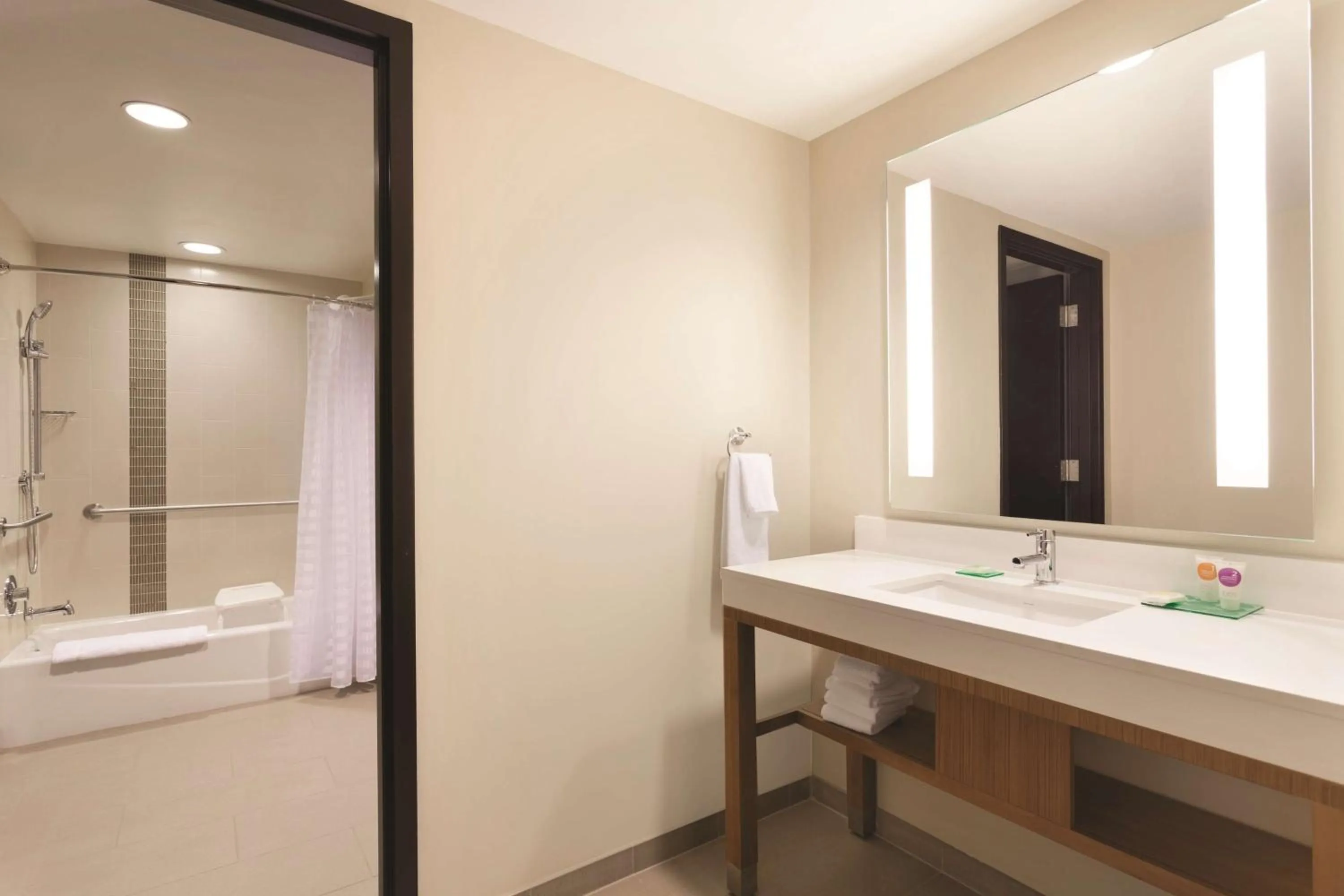 Bathroom in Hyatt Place Buffalo / Amherst, NY