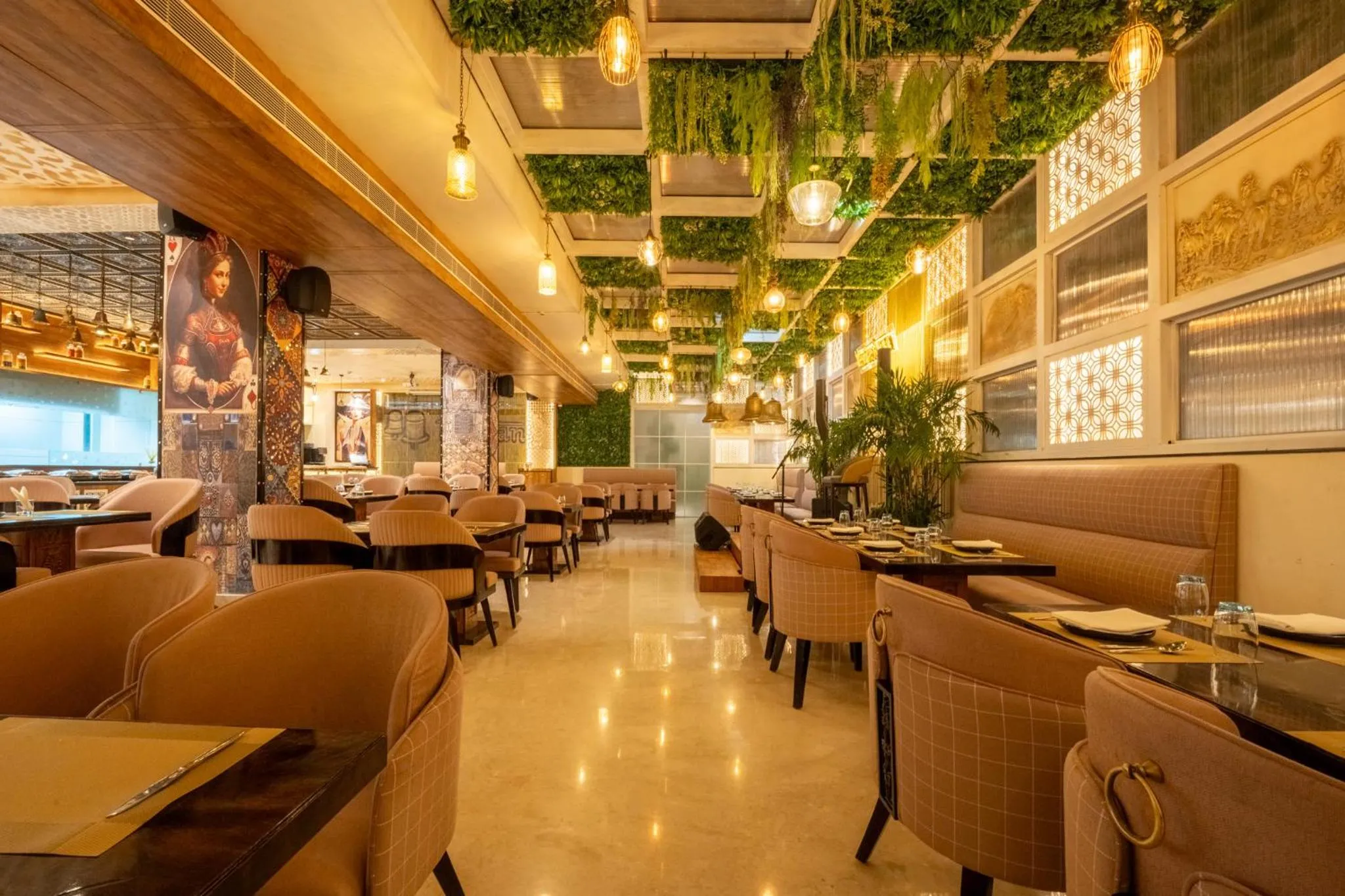 Restaurant/places to eat in Ramee Tarang Hotel Indore