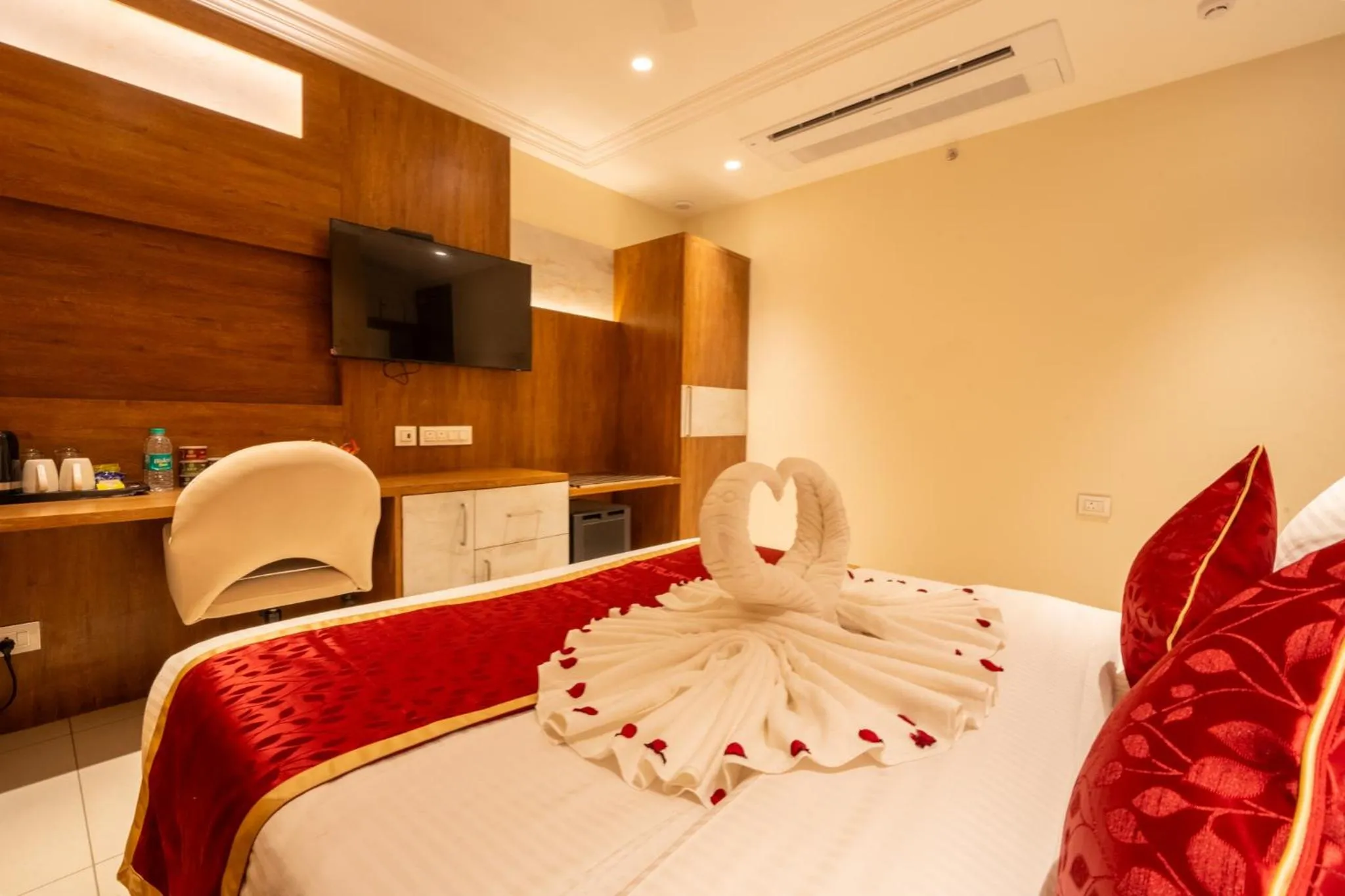 Bed in Ramee Tarang Hotel Indore
