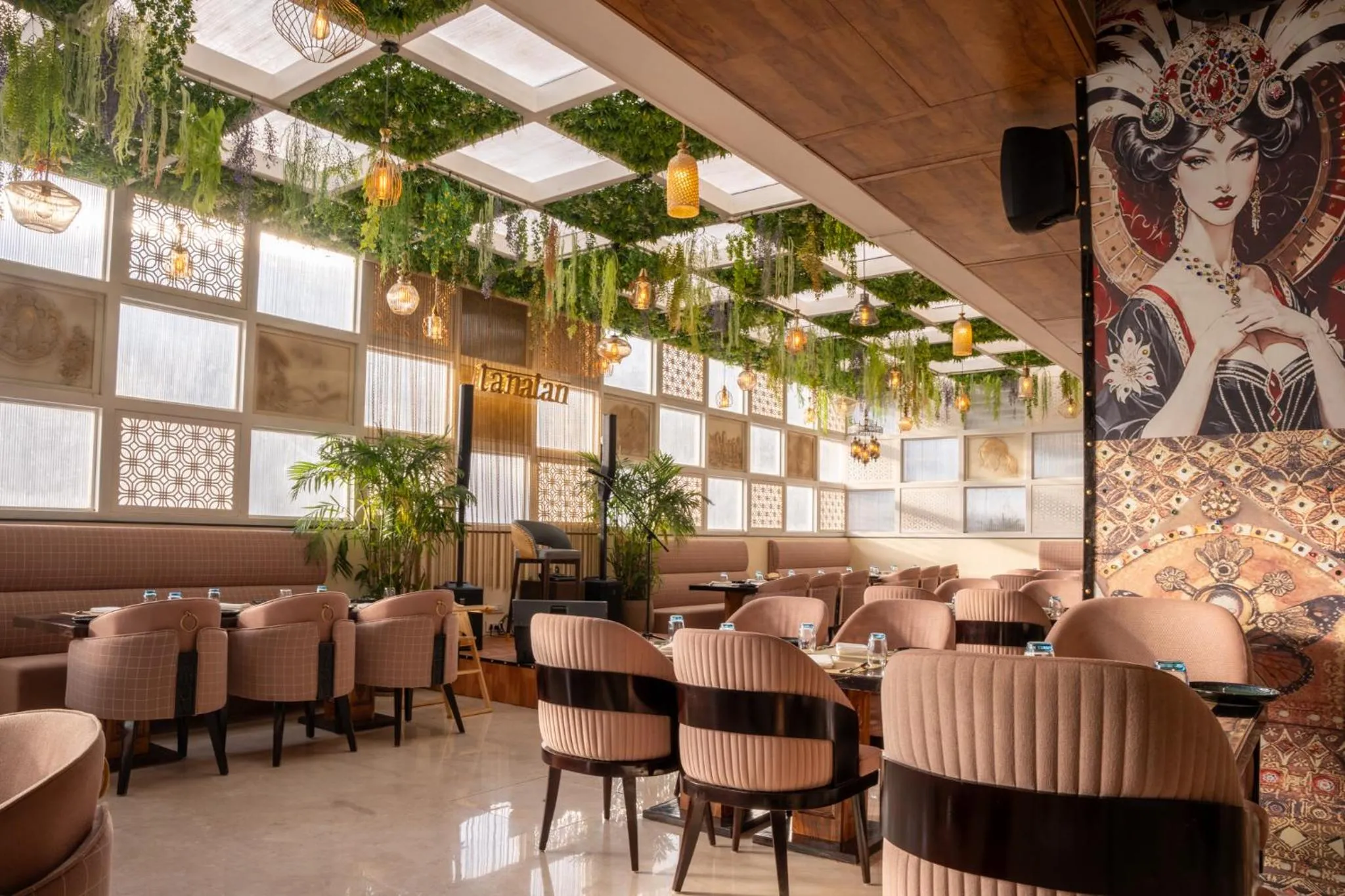 Restaurant/places to eat in Ramee Tarang Hotel Indore