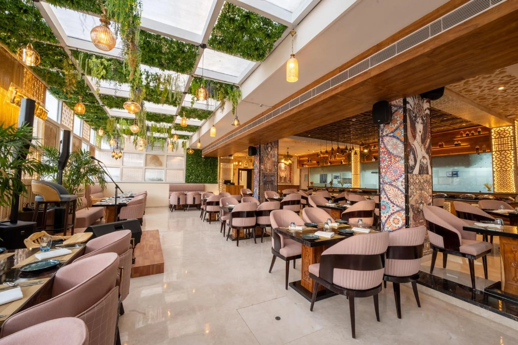 Restaurant/places to eat in Ramee Tarang Hotel Indore