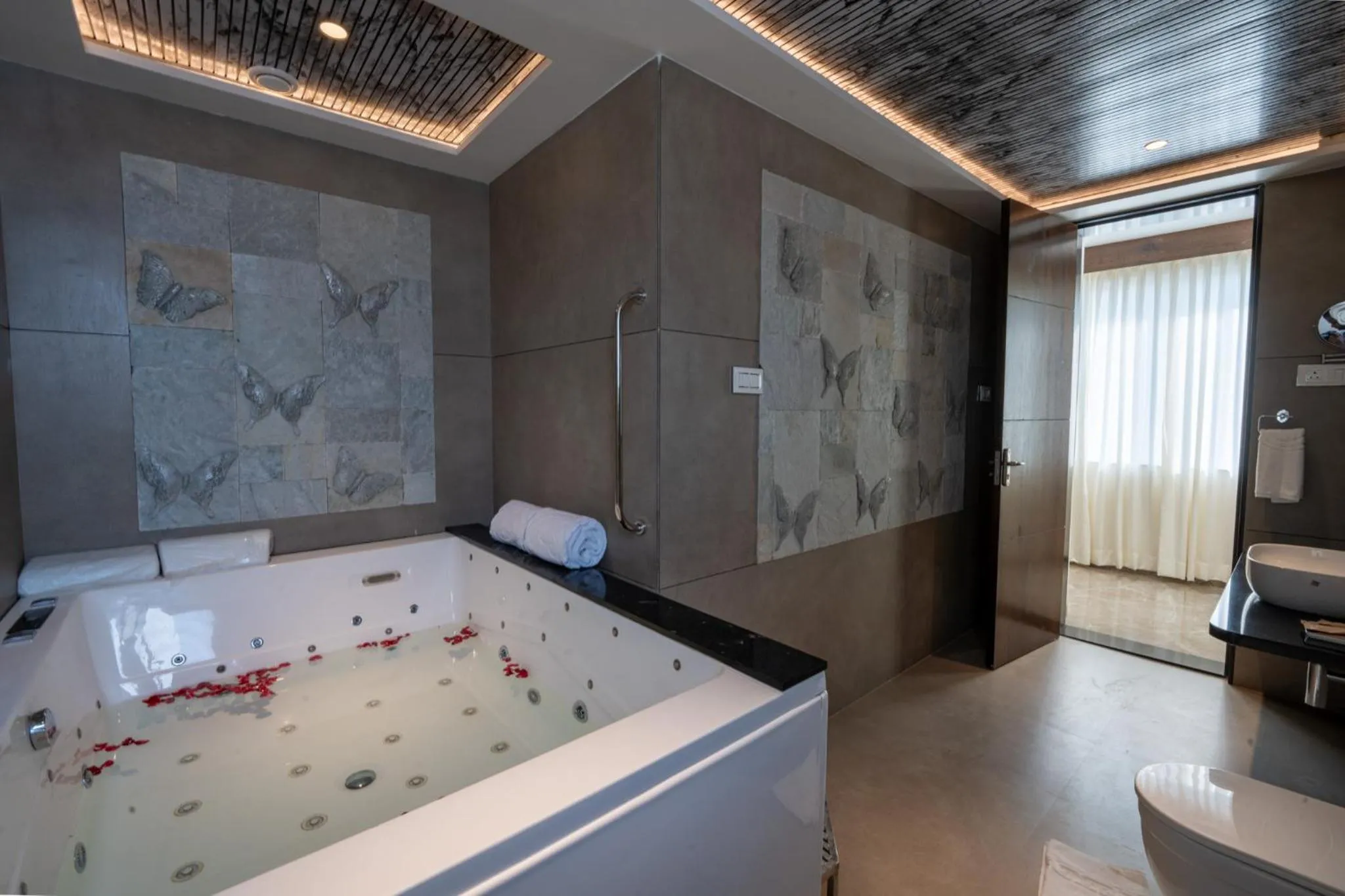 Hot Tub, Bed in Ramee Tarang Hotel Indore
