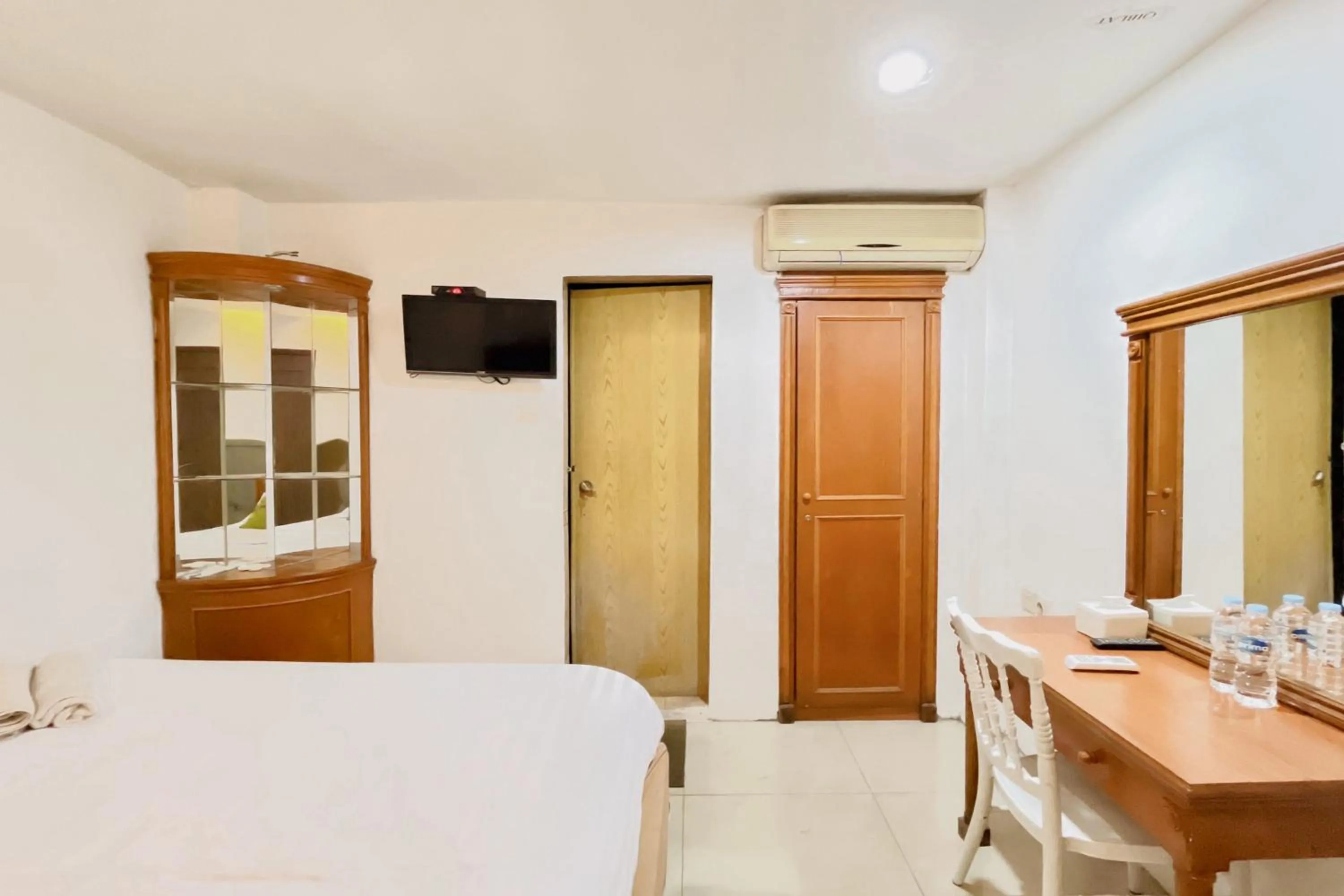 Bedroom, Bed in Urbanview Hotel Grand Mohaga Medan