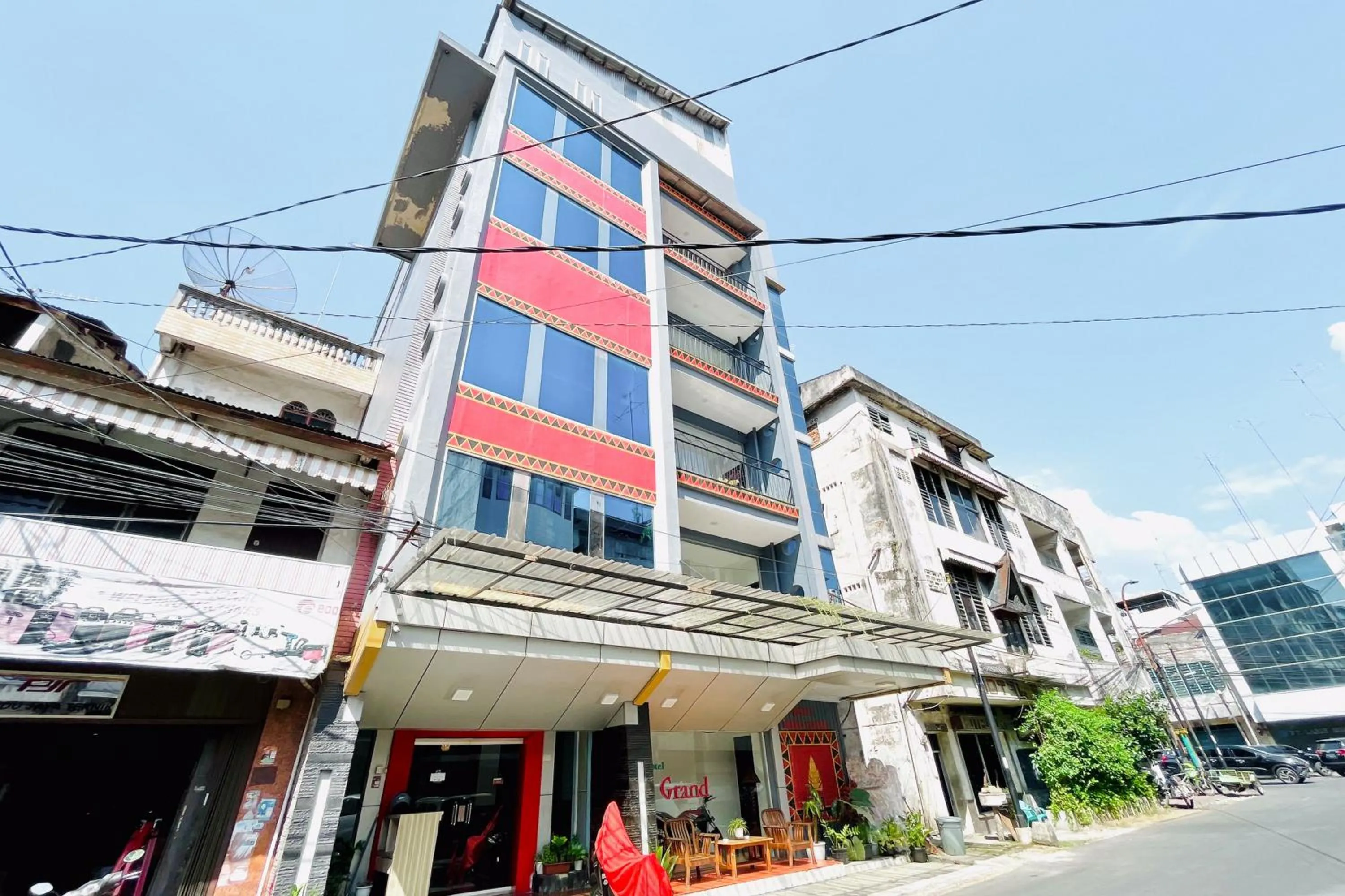 Facade/entrance in Urbanview Hotel Grand Mohaga Medan