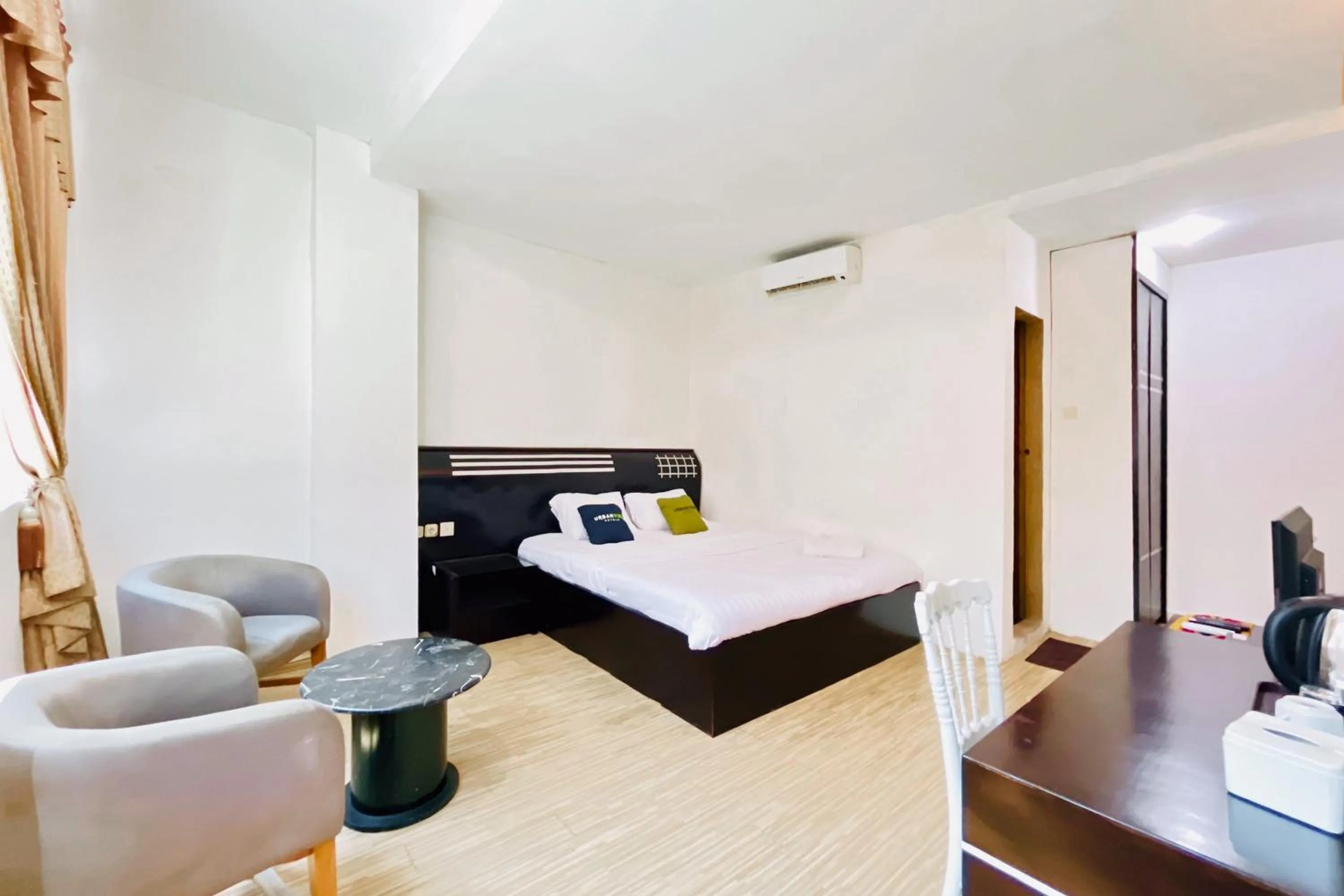 Bedroom, Bed in Urbanview Hotel Grand Mohaga Medan