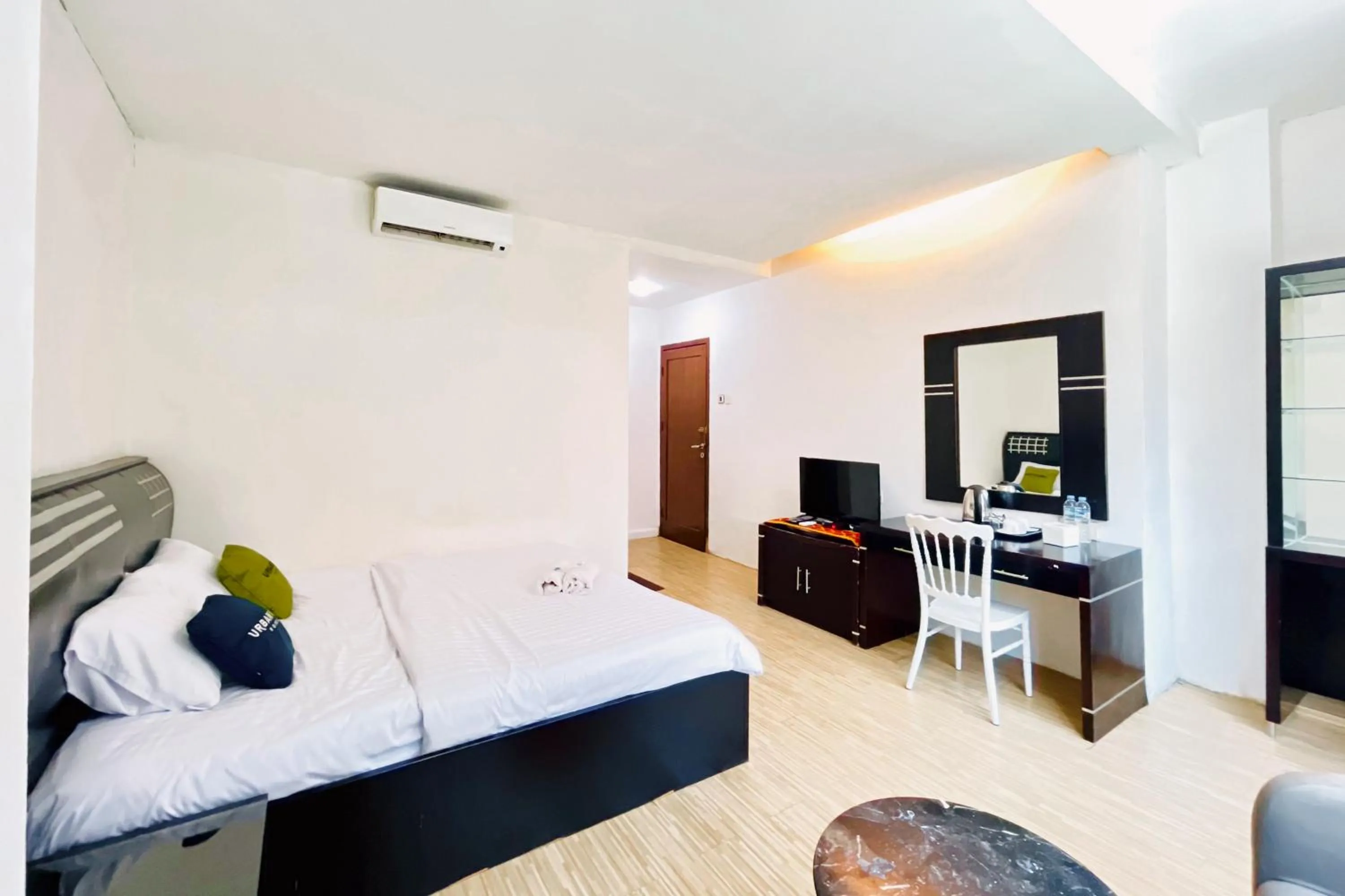 Bedroom, Bed in Urbanview Hotel Grand Mohaga Medan