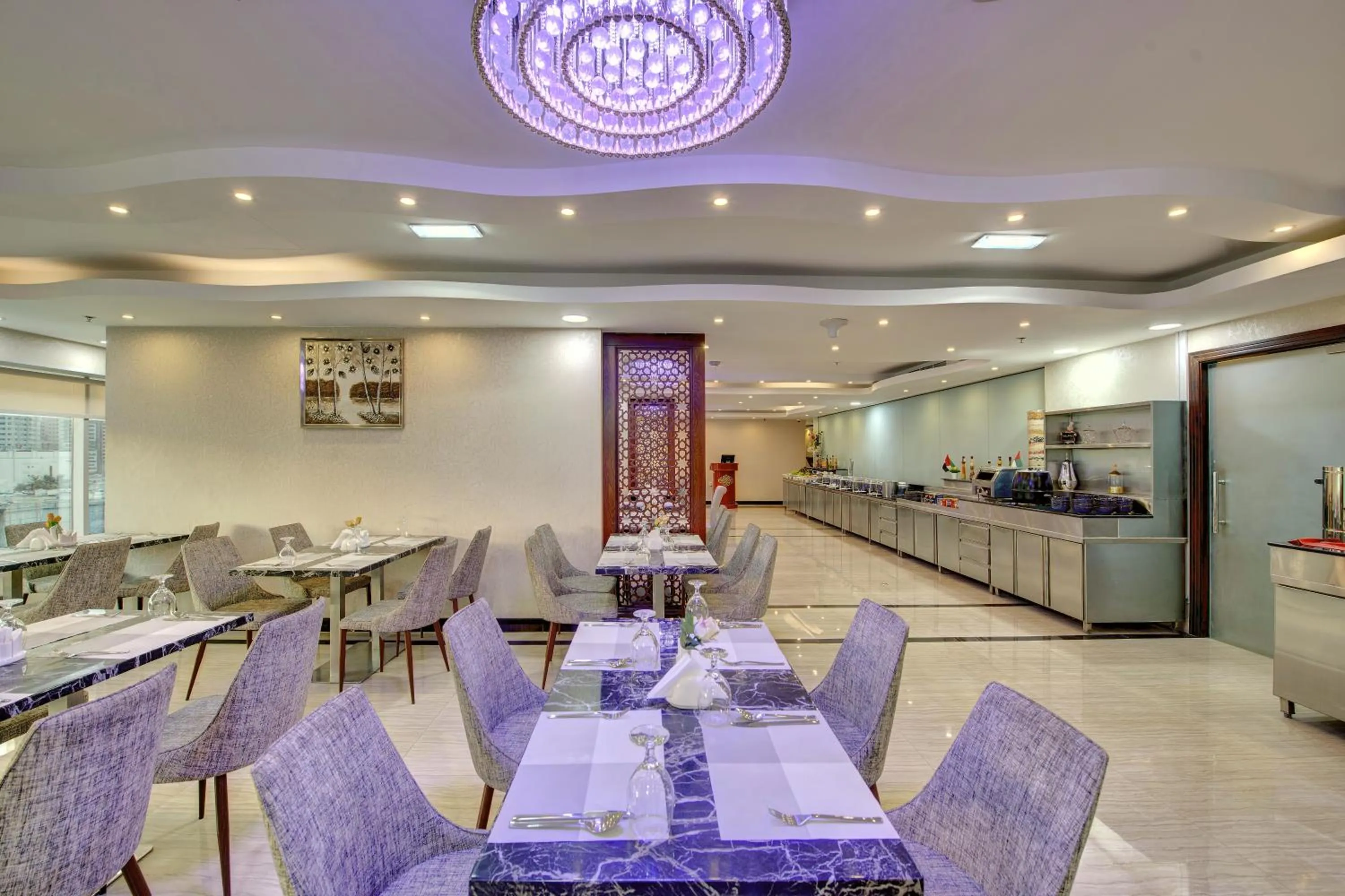 Restaurant/places to eat in City Stay Hotel Expo Centre