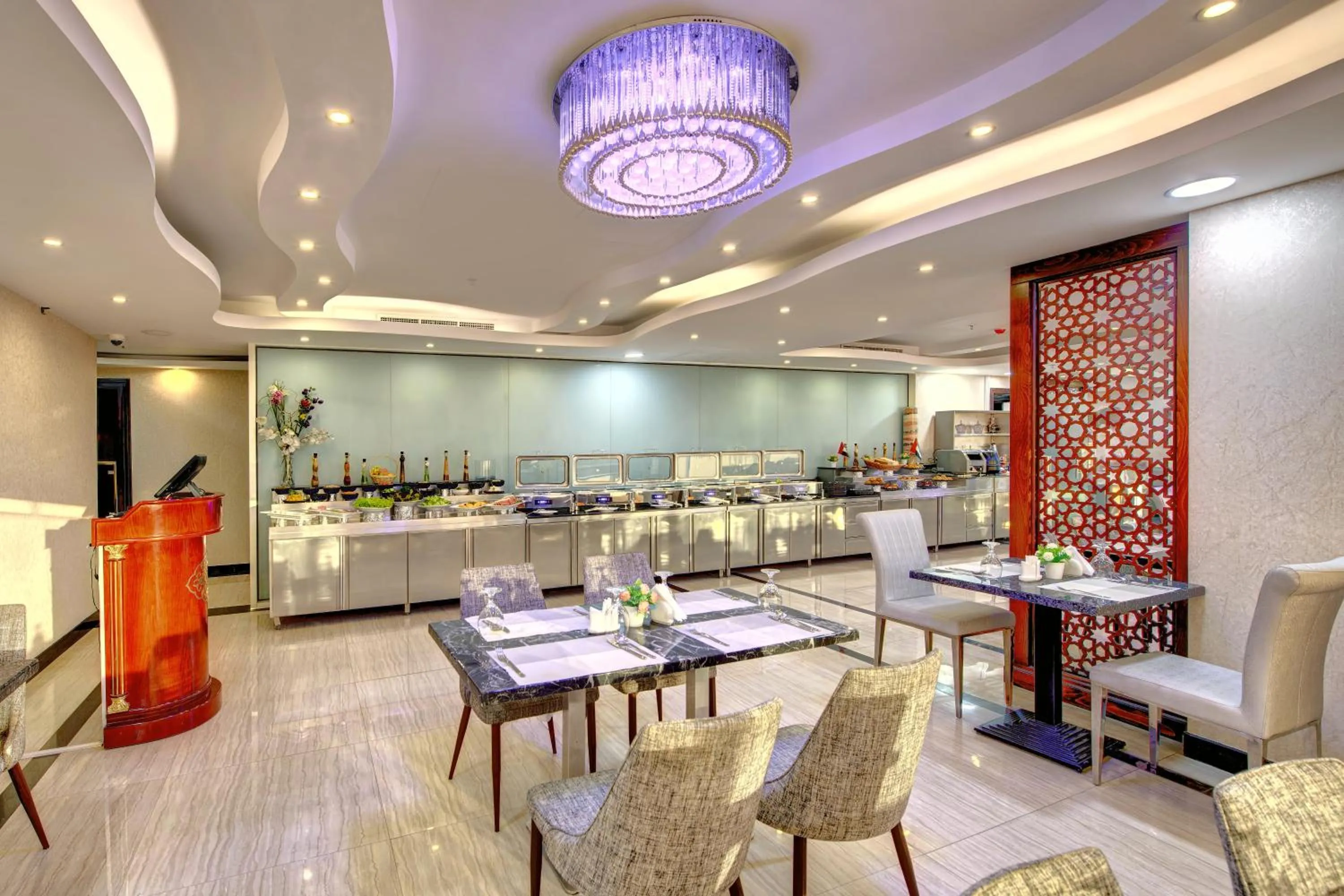 Restaurant/places to eat in City Stay Hotel Expo Centre