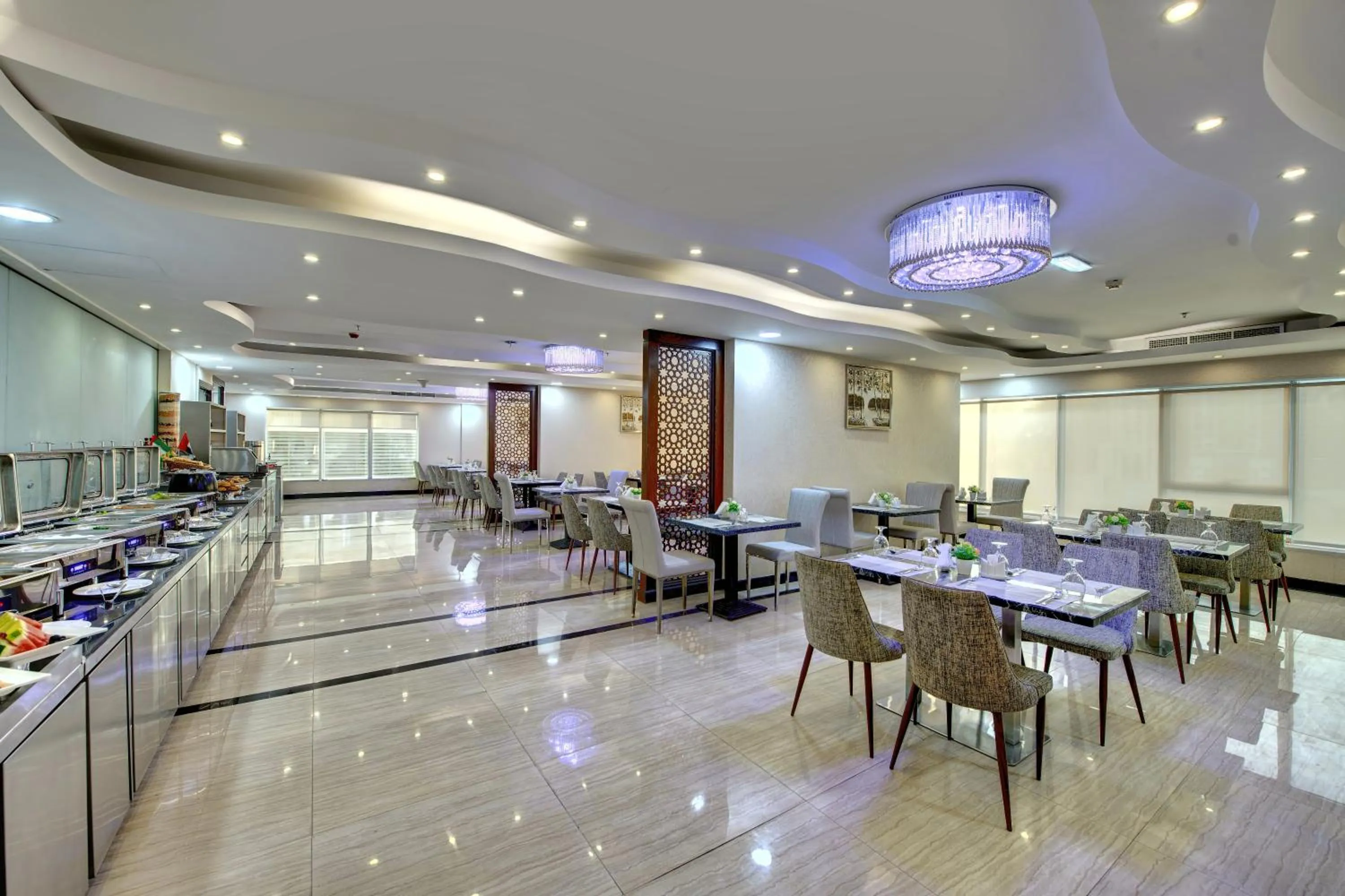 Restaurant/places to eat in City Stay Hotel Expo Centre