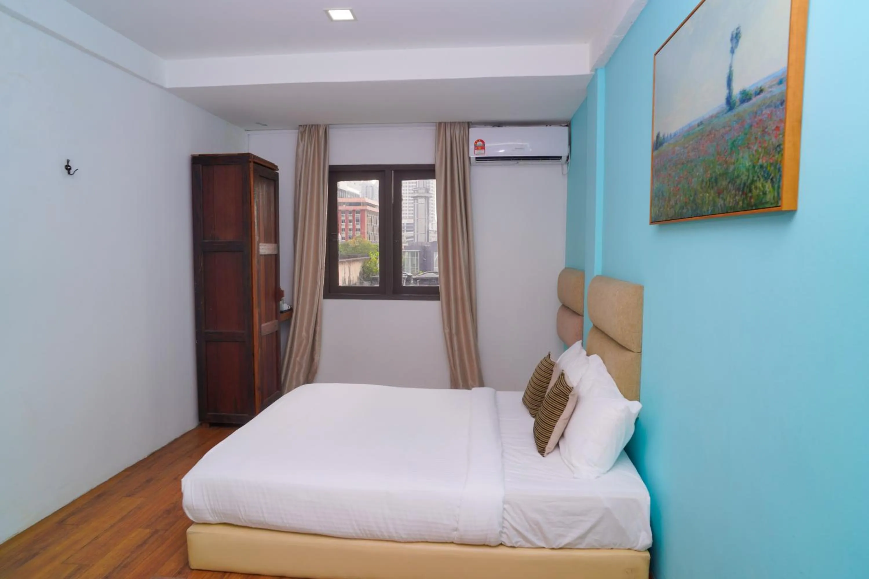 View (from property/room), Bed in Redstone Boutique Hotel Kuala Lumpur