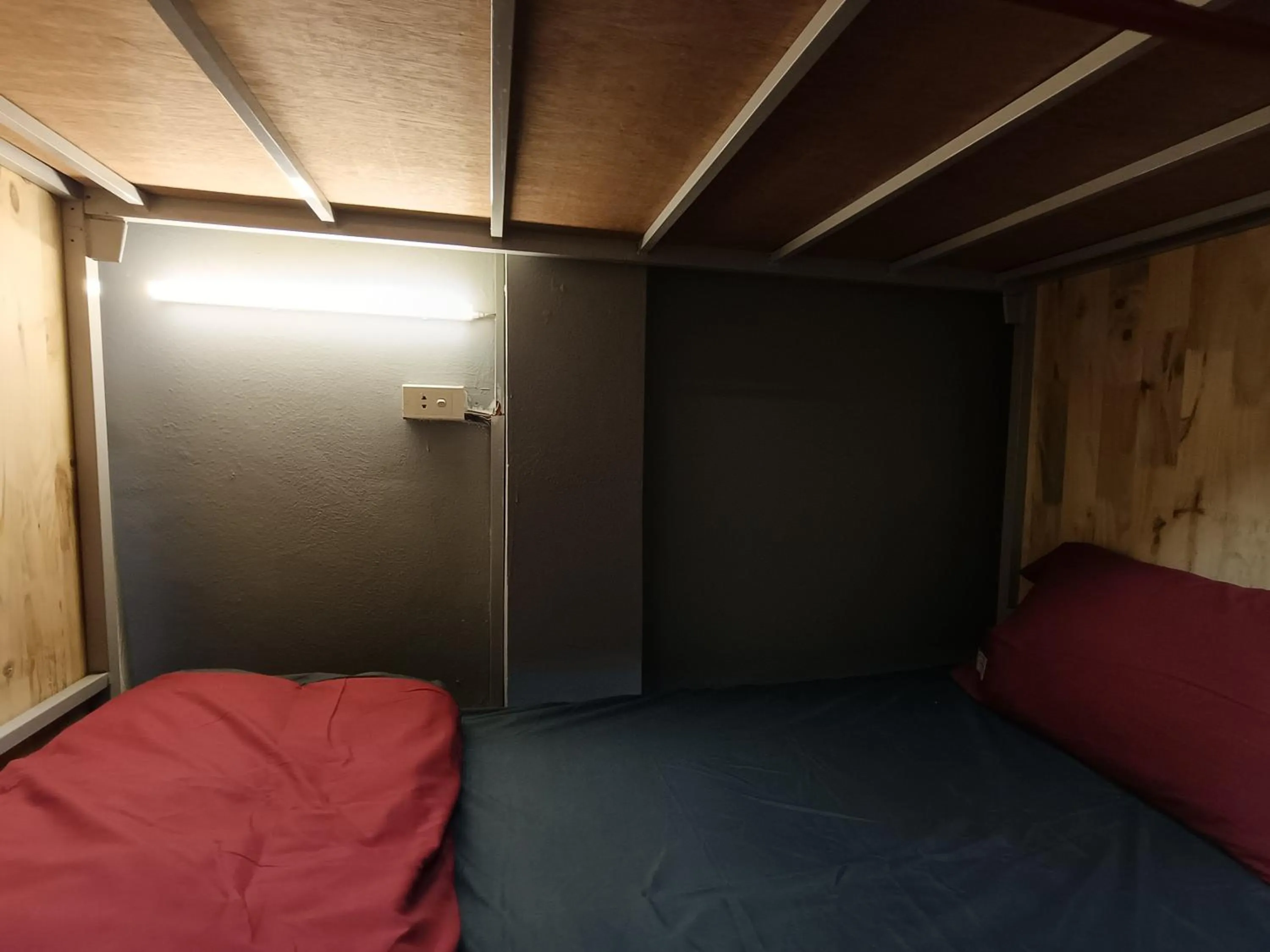 Viet Vintage Hostel n Pub - Soft mattress - Free beer on Wed,Thu,Fri,Sat