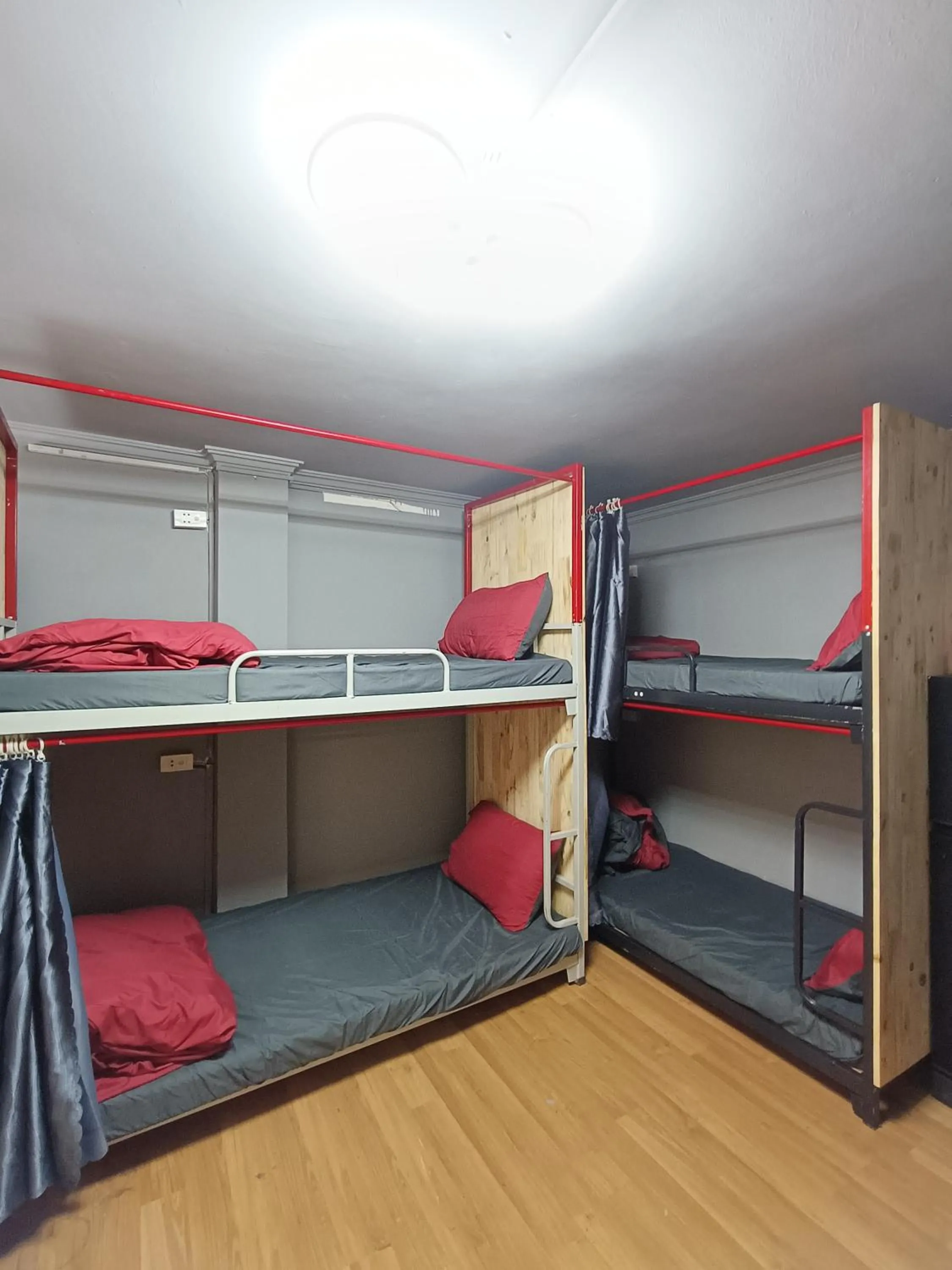 Viet Vintage Hostel n Pub - Soft mattress - Free beer on Wed,Thu,Fri,Sat
