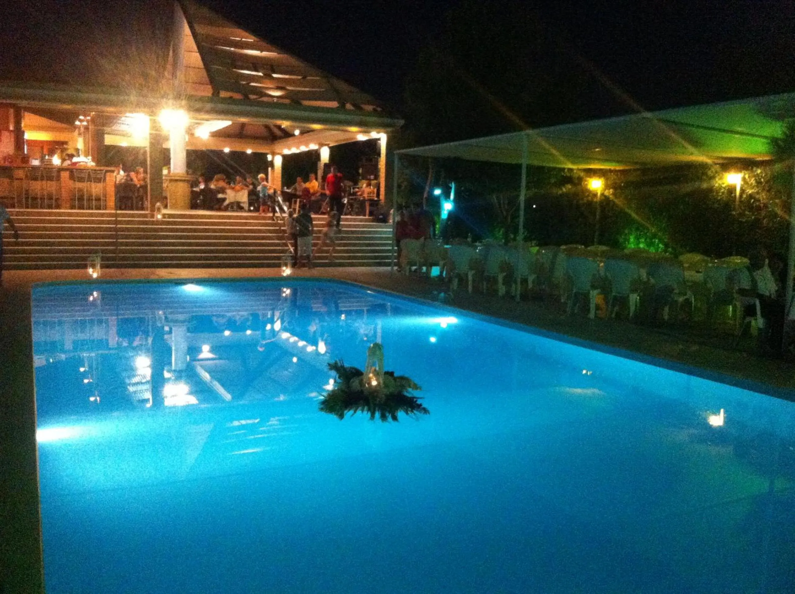 Restaurant/places to eat in Kalloni village apartments