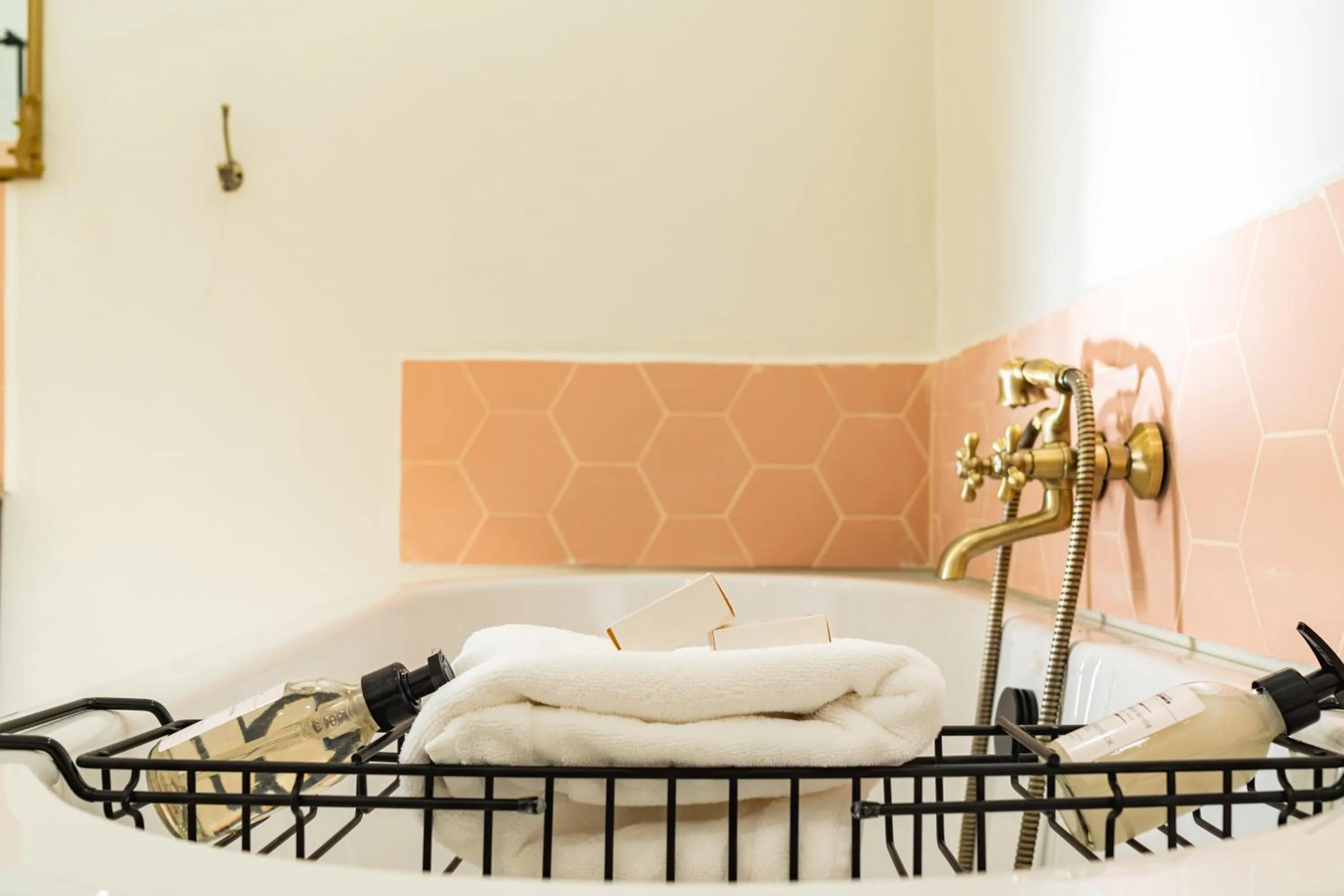 Bathroom, Bed in The Victorian Manor