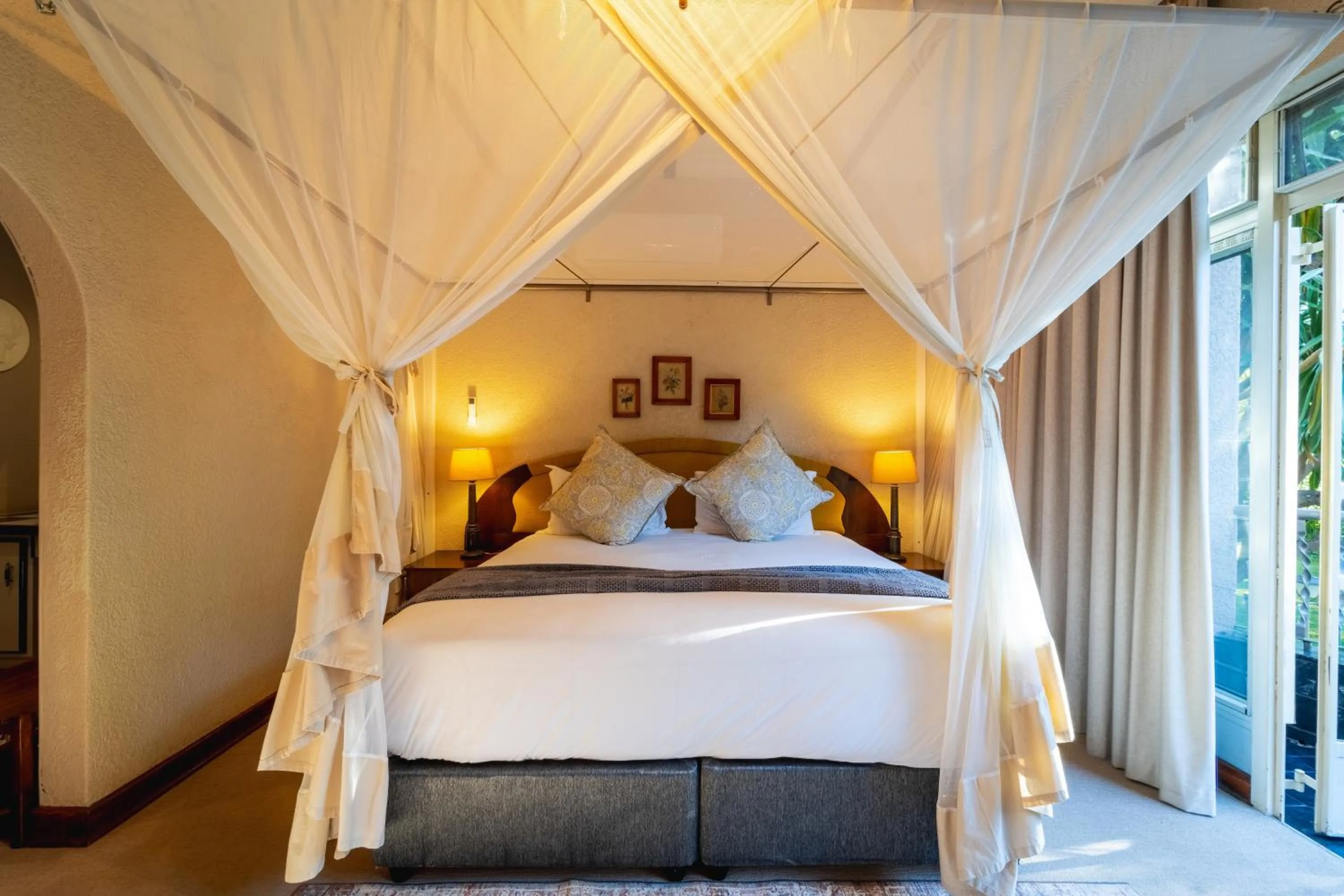 Photo of the whole room, Bed in The Victorian Manor