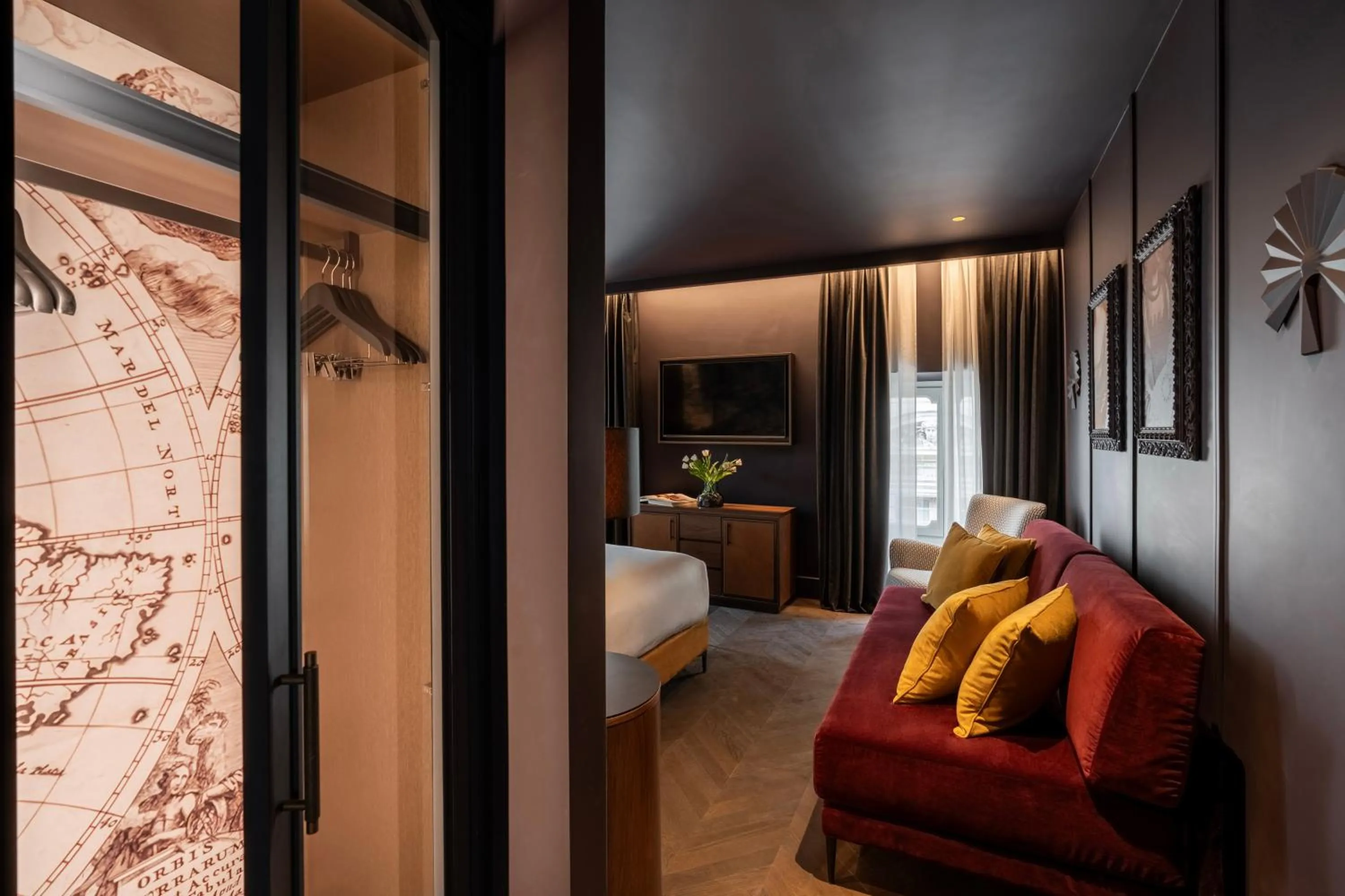 Photo of the whole room, Bed in The Goethe Hotel - Small Luxury Hotels of the World