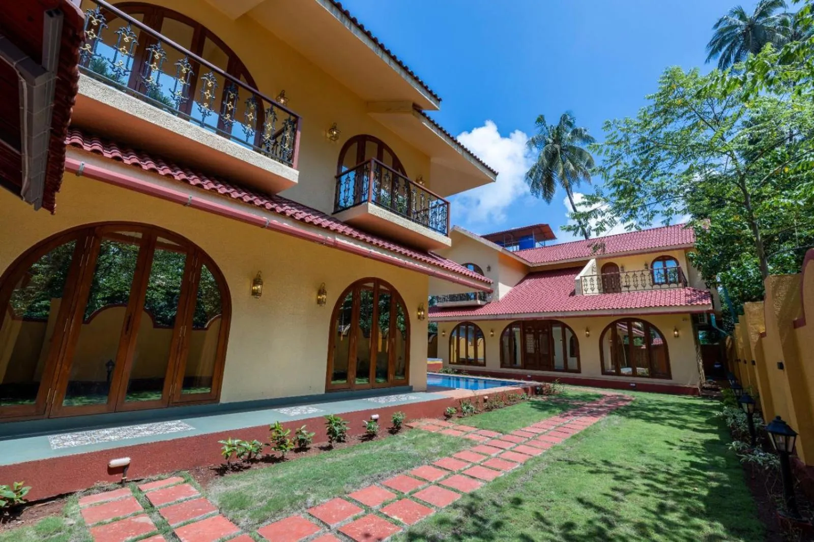 Property building in Ishaan Holiday Home