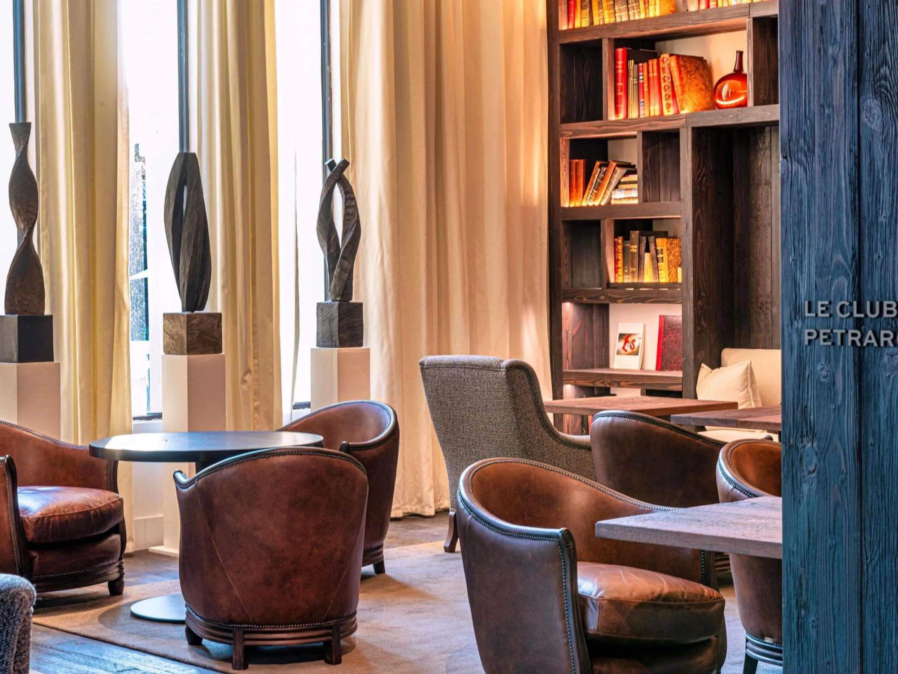 Lounge or bar in L'Isle de Leos Hotel & Spa - MGallery Collection