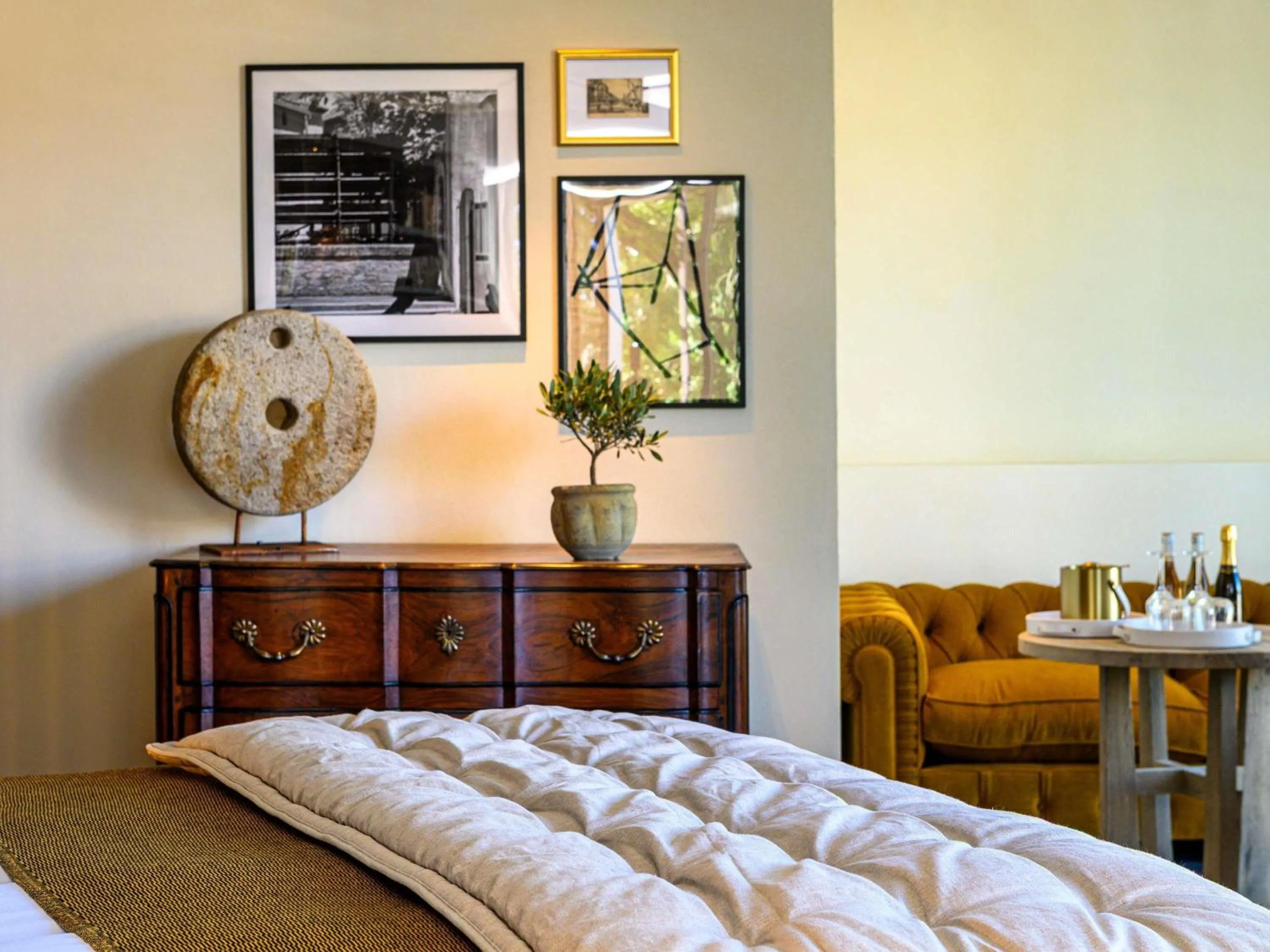 Bedroom, Bed in L'Isle de Leos Hotel & Spa - MGallery Collection