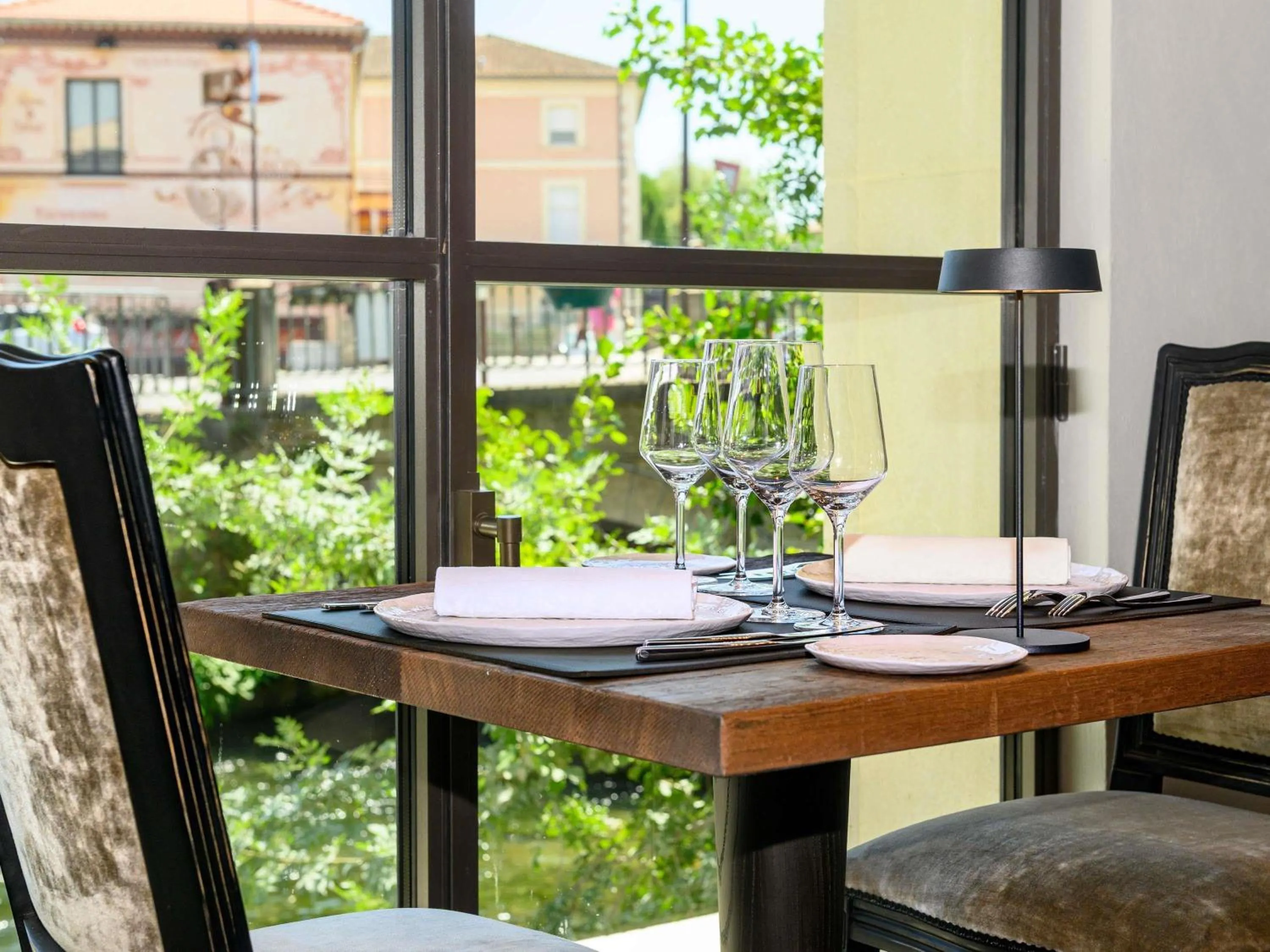 Restaurant/places to eat in L'Isle de Leos Hotel & Spa - MGallery Collection