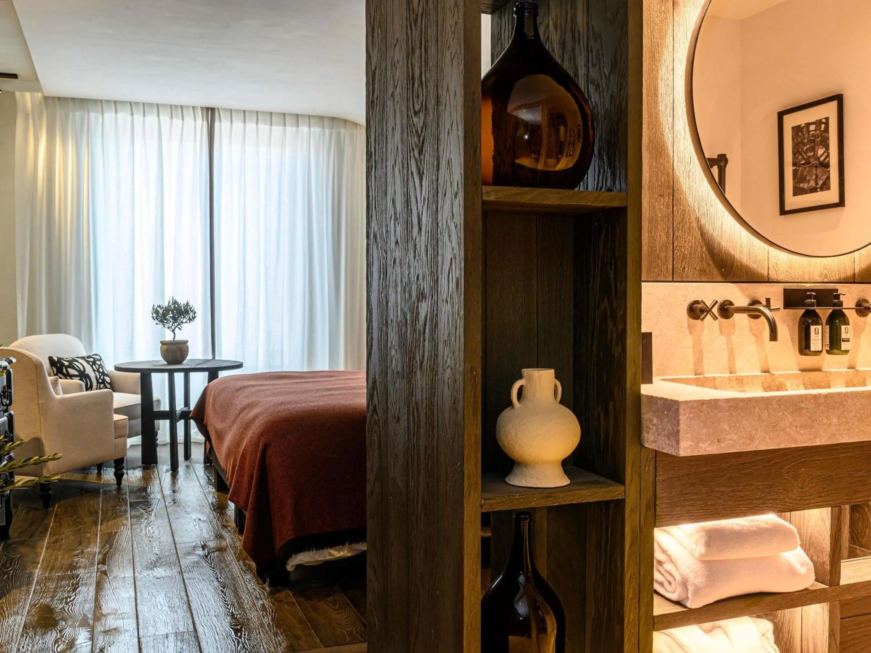 Bedroom, Bed in L'Isle de Leos Hotel & Spa - MGallery Collection