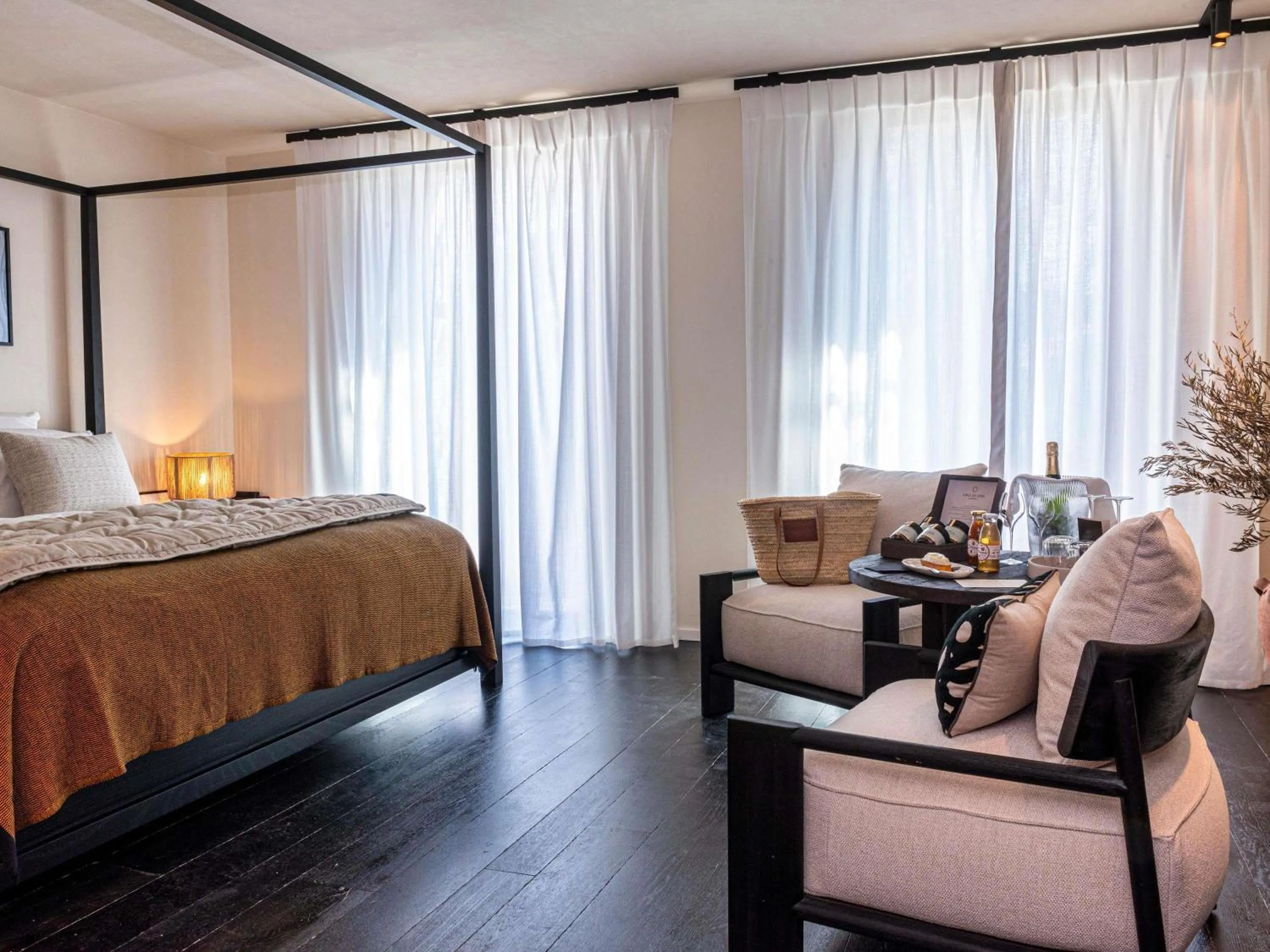 Bedroom, Bed in L'Isle de Leos Hotel & Spa - MGallery Collection