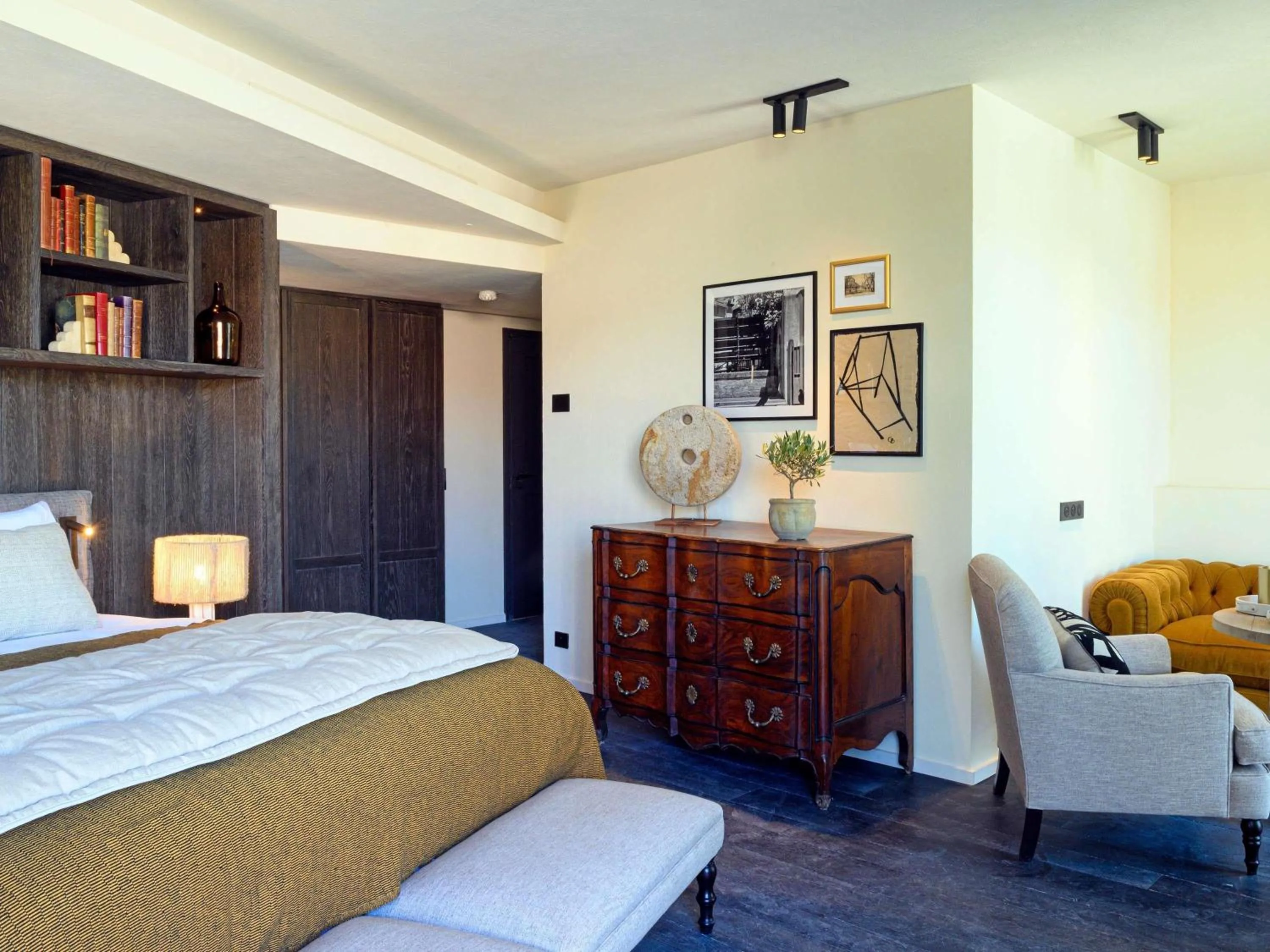 Bedroom, Bed in L'Isle de Leos Hotel & Spa - MGallery Collection
