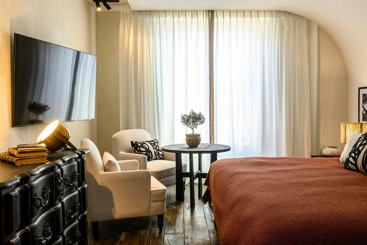 Bedroom, Bed in L'Isle de Leos Hotel & Spa - MGallery Collection