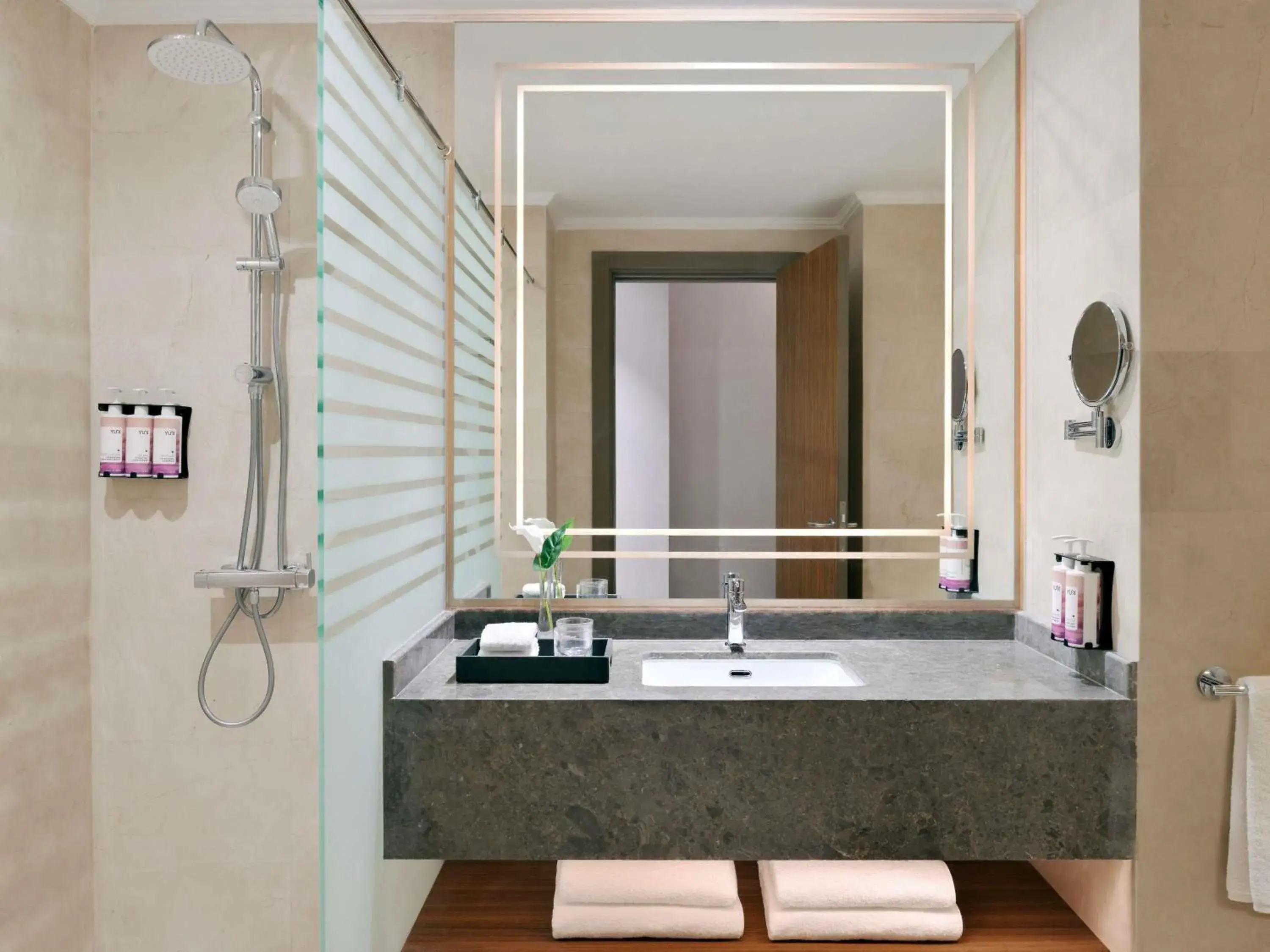 Two-Bedroom Deluxe Suite in Mövenpick Hotel Waad Al Shamal Two-Bedroom Deluxe Suite in Mövenpick Hotel Waad Al Shamal