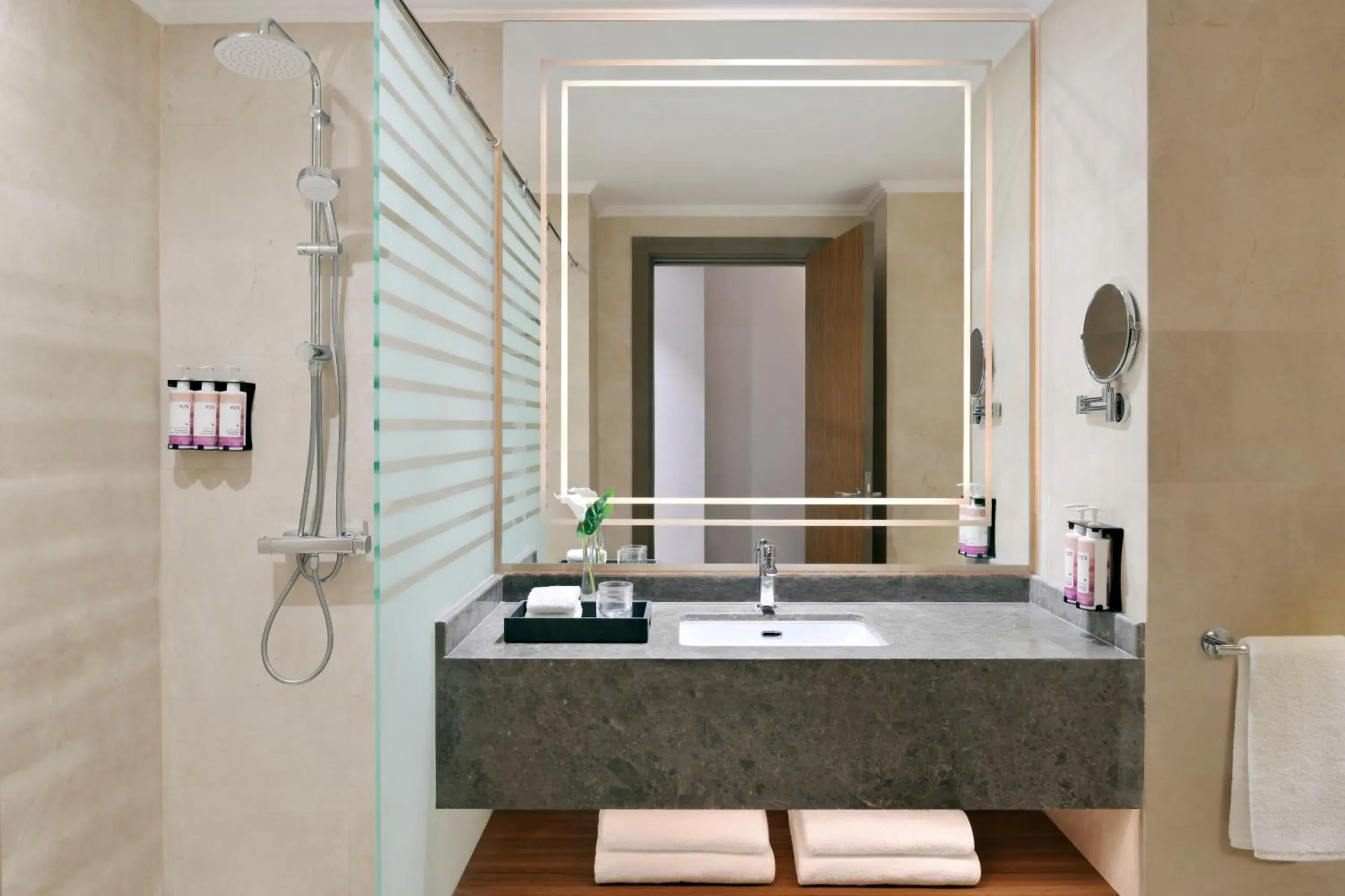 One-Bedroom Executive Queen Suite with Kitchen and Balcony in Mövenpick Hotel Waad Al Shamal One-Bedroom Executive Queen Suite with Kitchen and Balcony in Mövenpick Hotel Waad Al Shamal