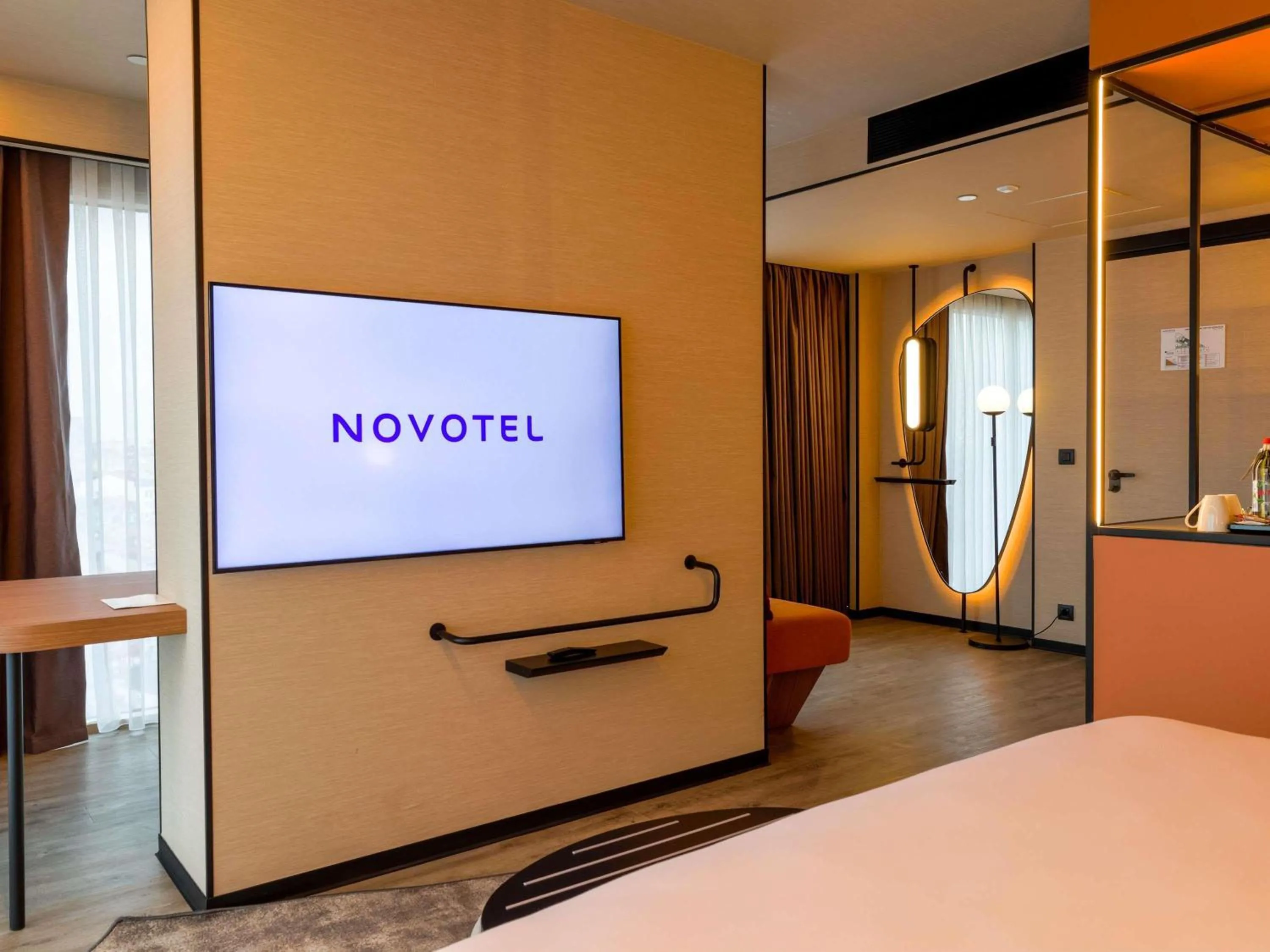 Bedroom, Bed in Novotel Istanbul Bomonti